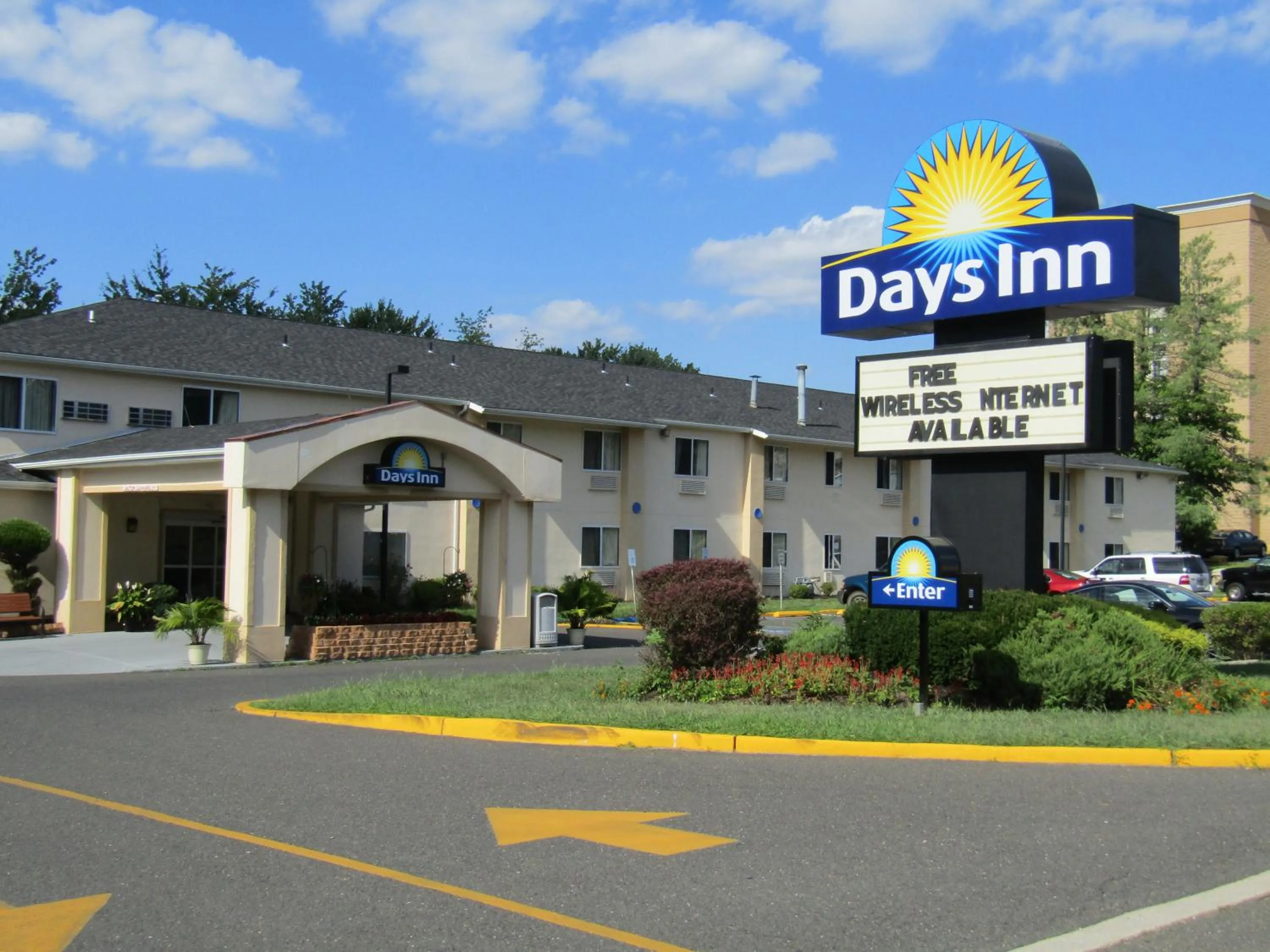Property building in Days Inn by Wyndham Runnemede Philadelphia Area