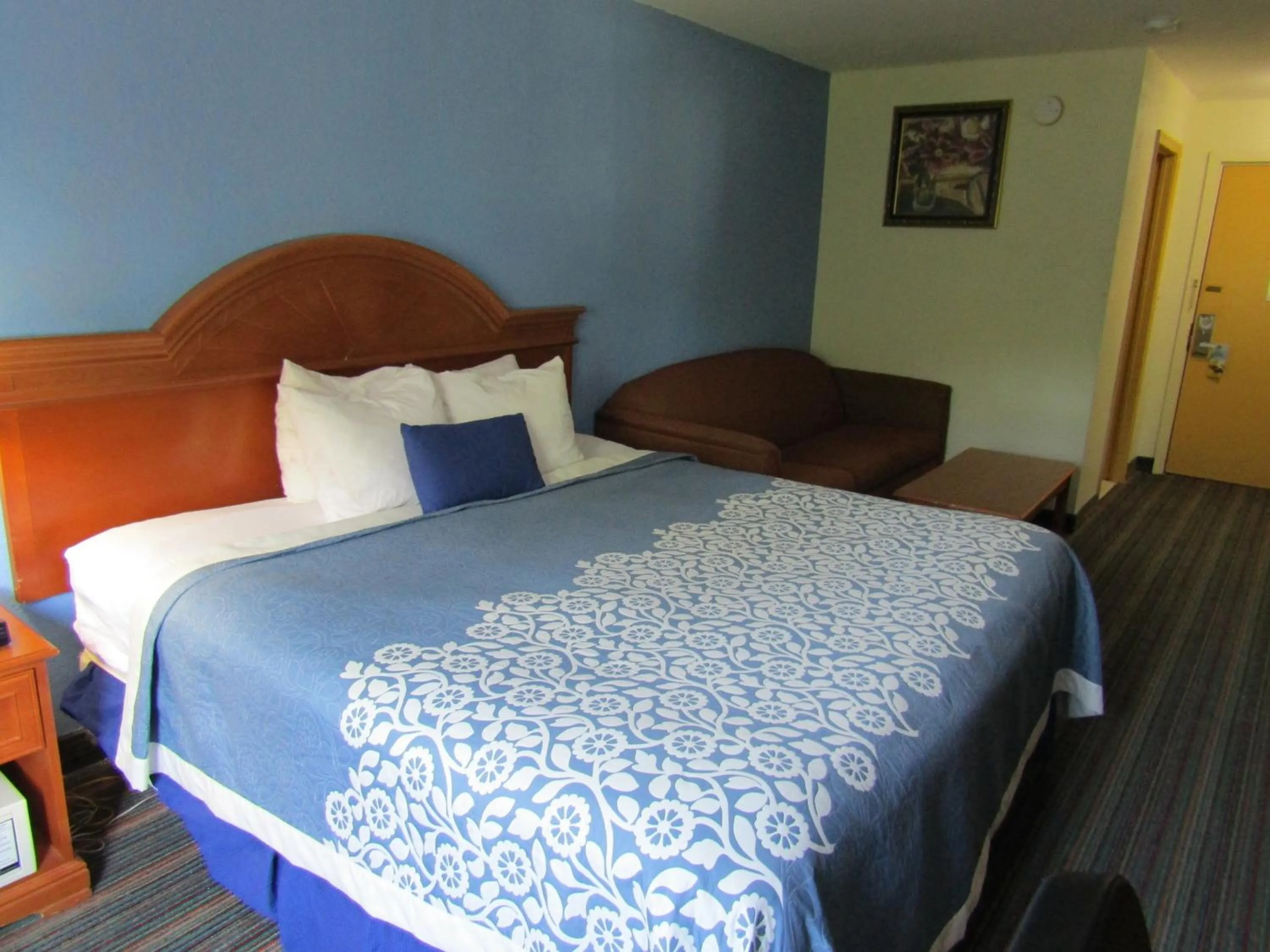 Bed in Days Inn by Wyndham Runnemede Philadelphia Area