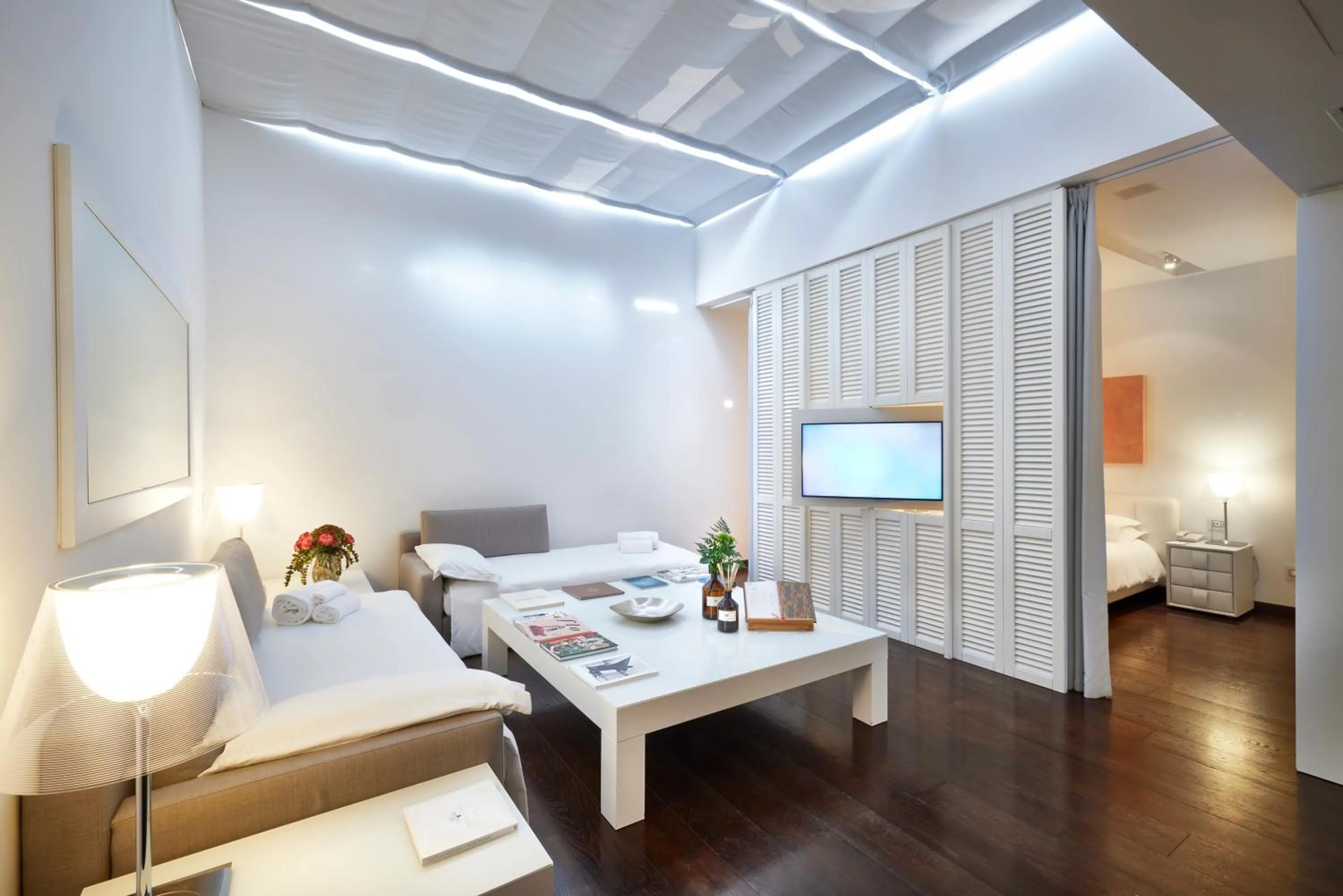 Bed in Magna Pars l'Hotel à Parfum, Small Luxury Hotels of the World