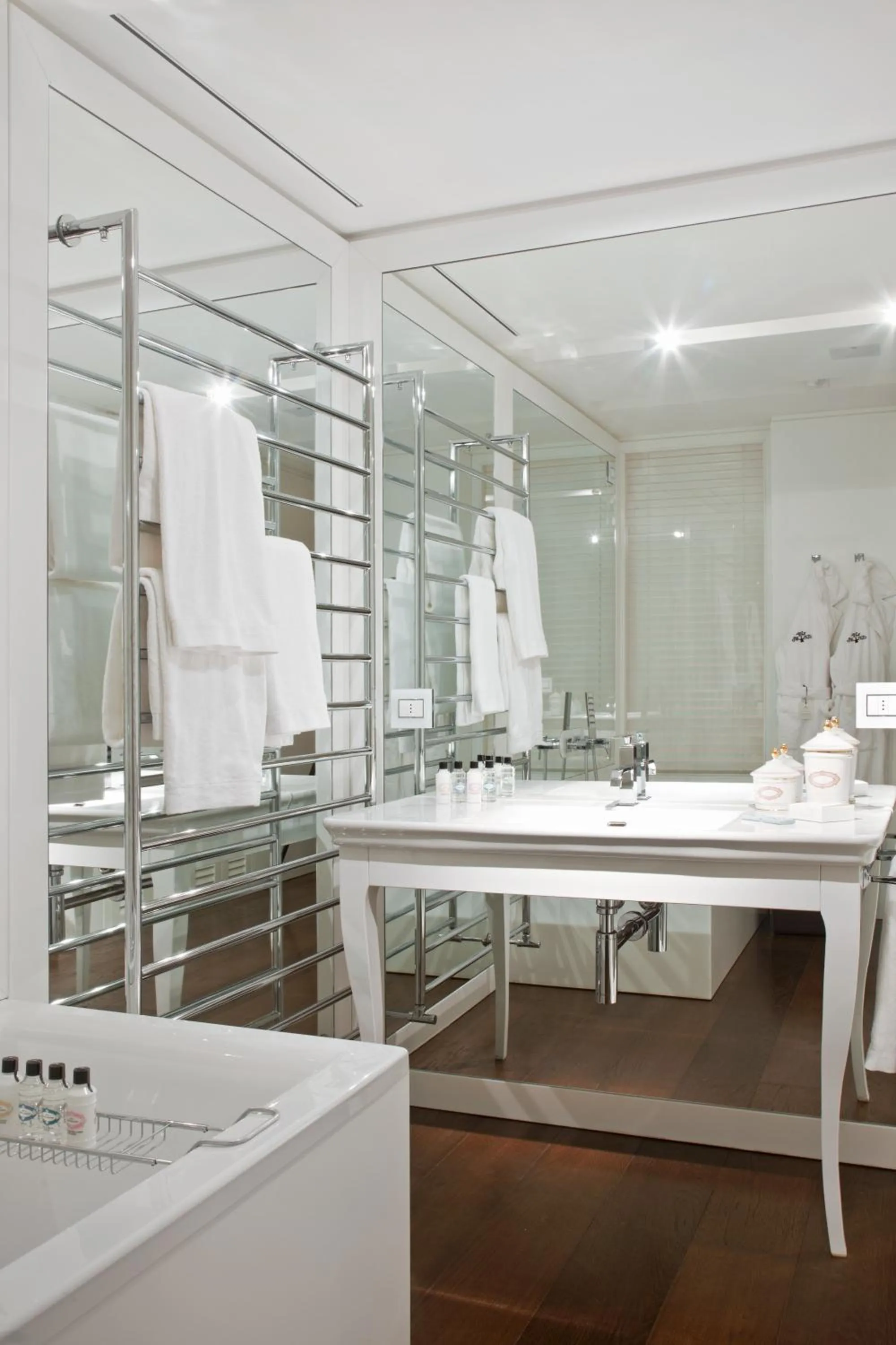 Bathroom in Magna Pars l'Hotel à Parfum, Small Luxury Hotels of the World