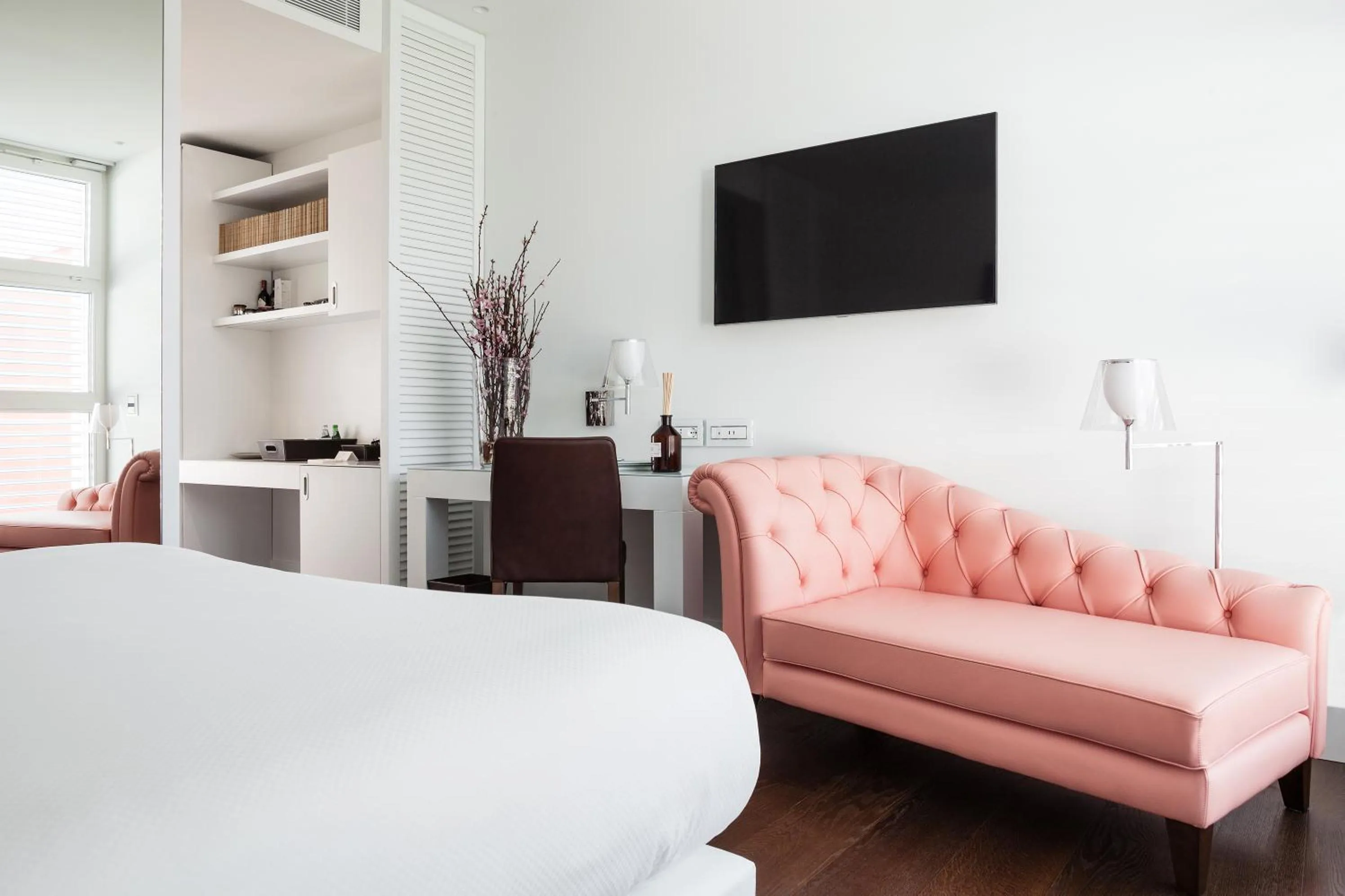 Bed in Magna Pars l'Hotel à Parfum, Small Luxury Hotels of the World