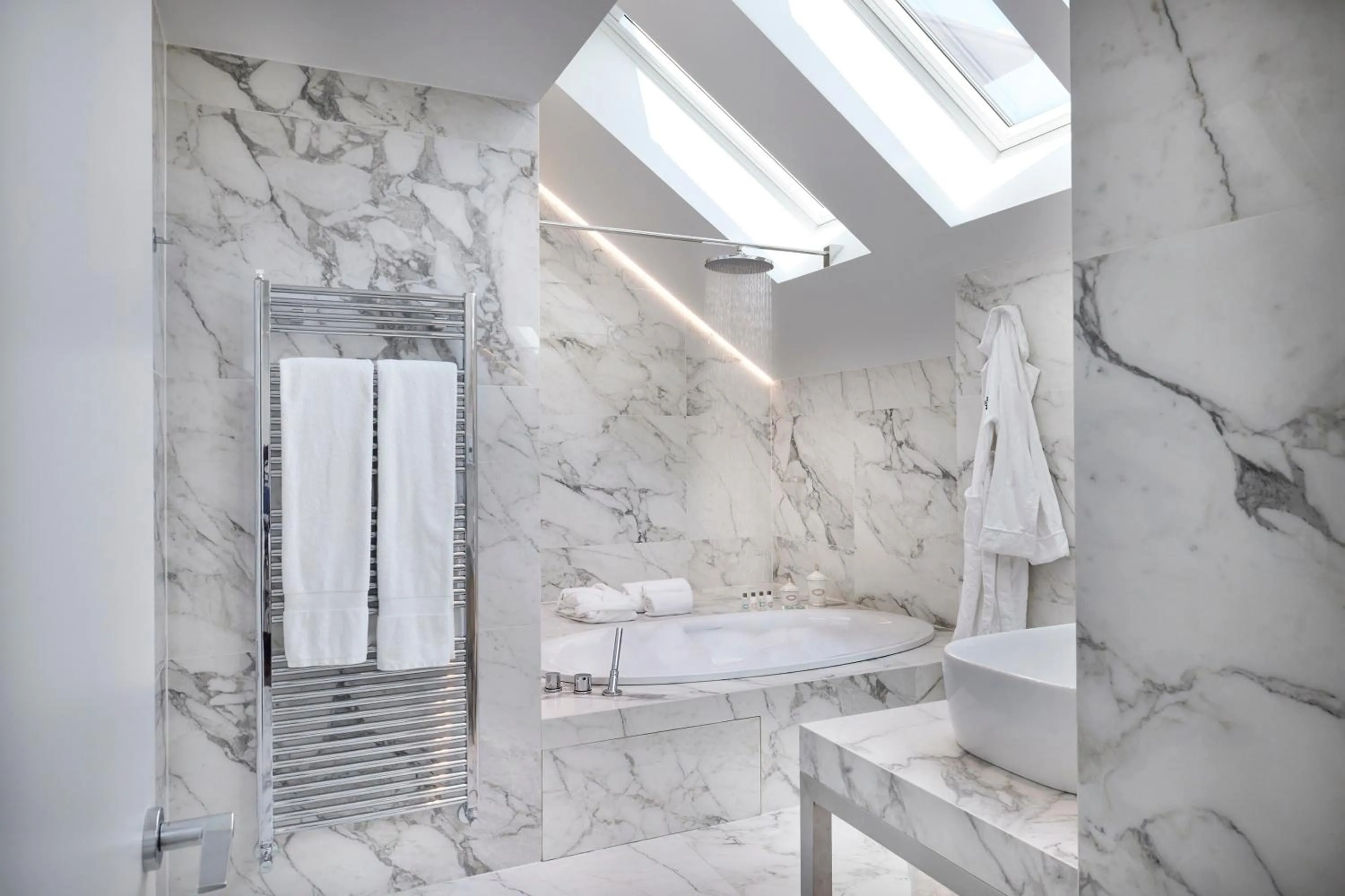 Toilet in Magna Pars l'Hotel à Parfum, Small Luxury Hotels of the World