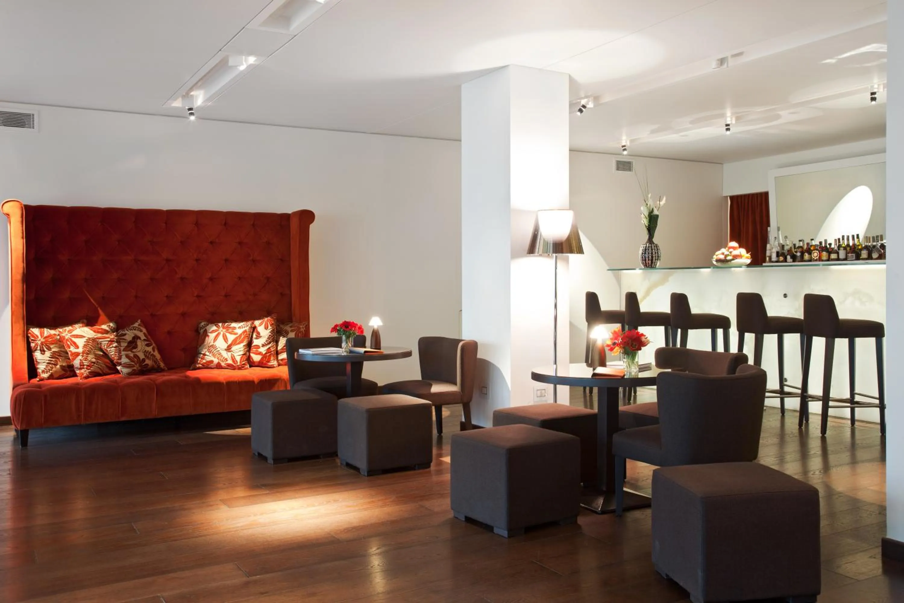 Lounge or bar in Magna Pars l'Hotel à Parfum, Small Luxury Hotels of the World
