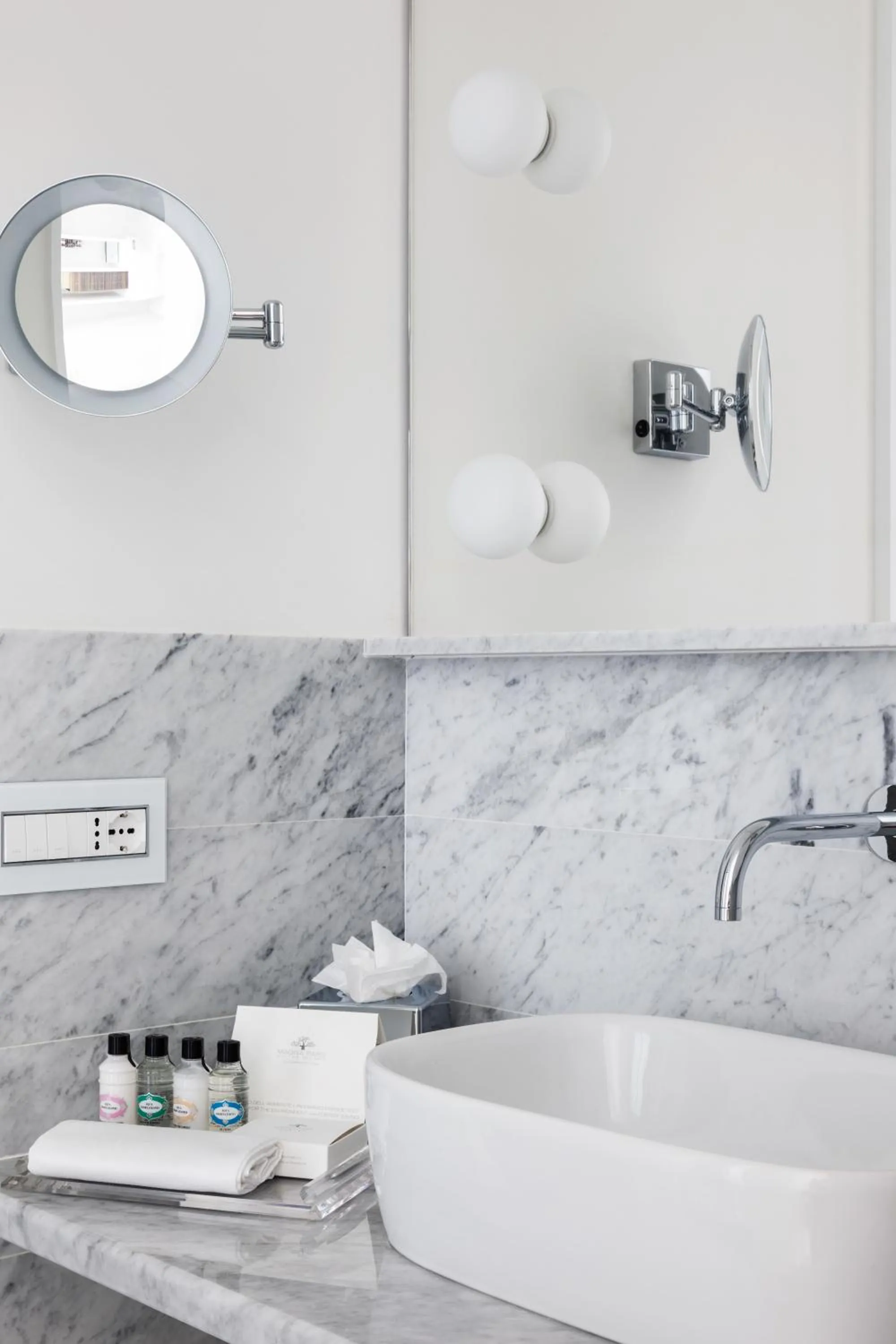 Bathroom in Magna Pars l'Hotel à Parfum, Small Luxury Hotels of the World