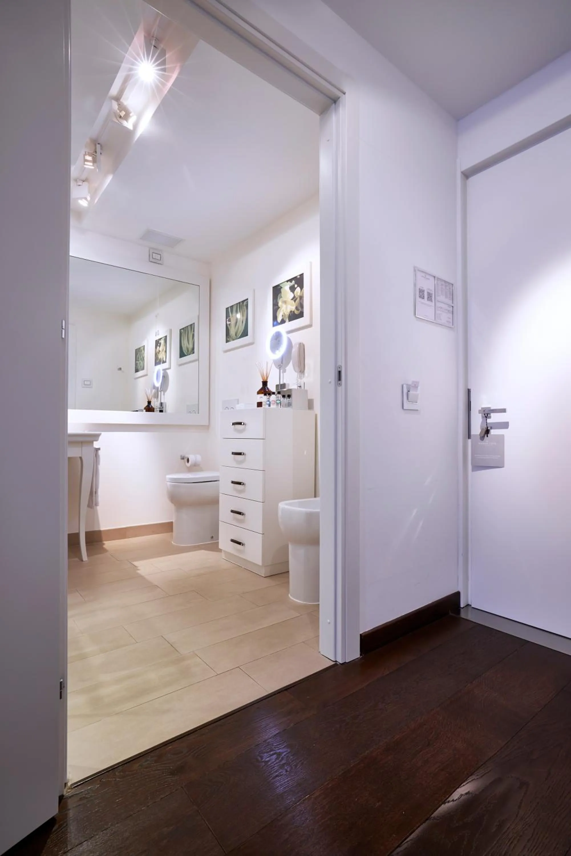 Bathroom in Magna Pars l'Hotel à Parfum, Small Luxury Hotels of the World