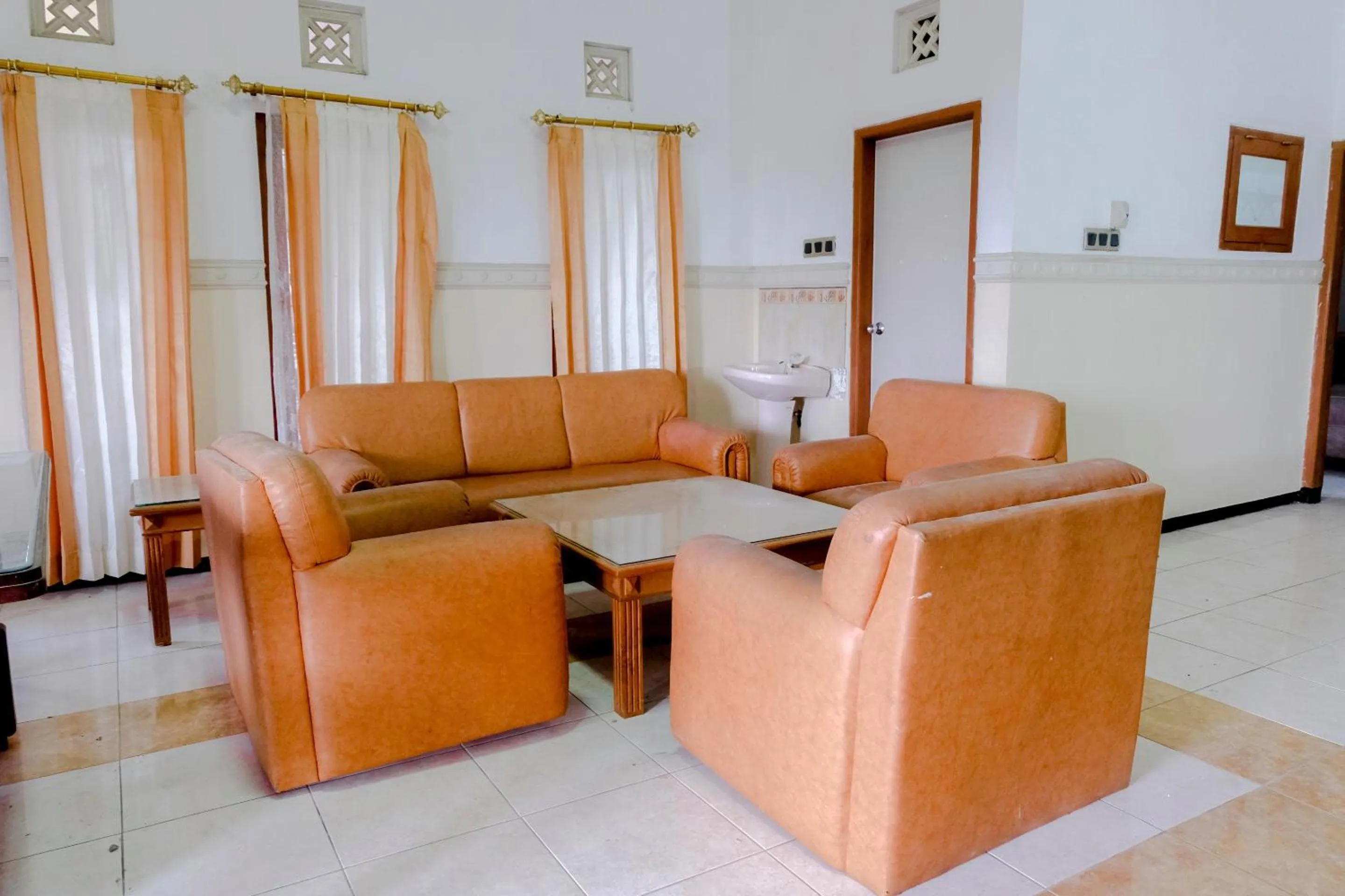 Lobby or reception in OYO Life 538 Villa Handayani Syariah
