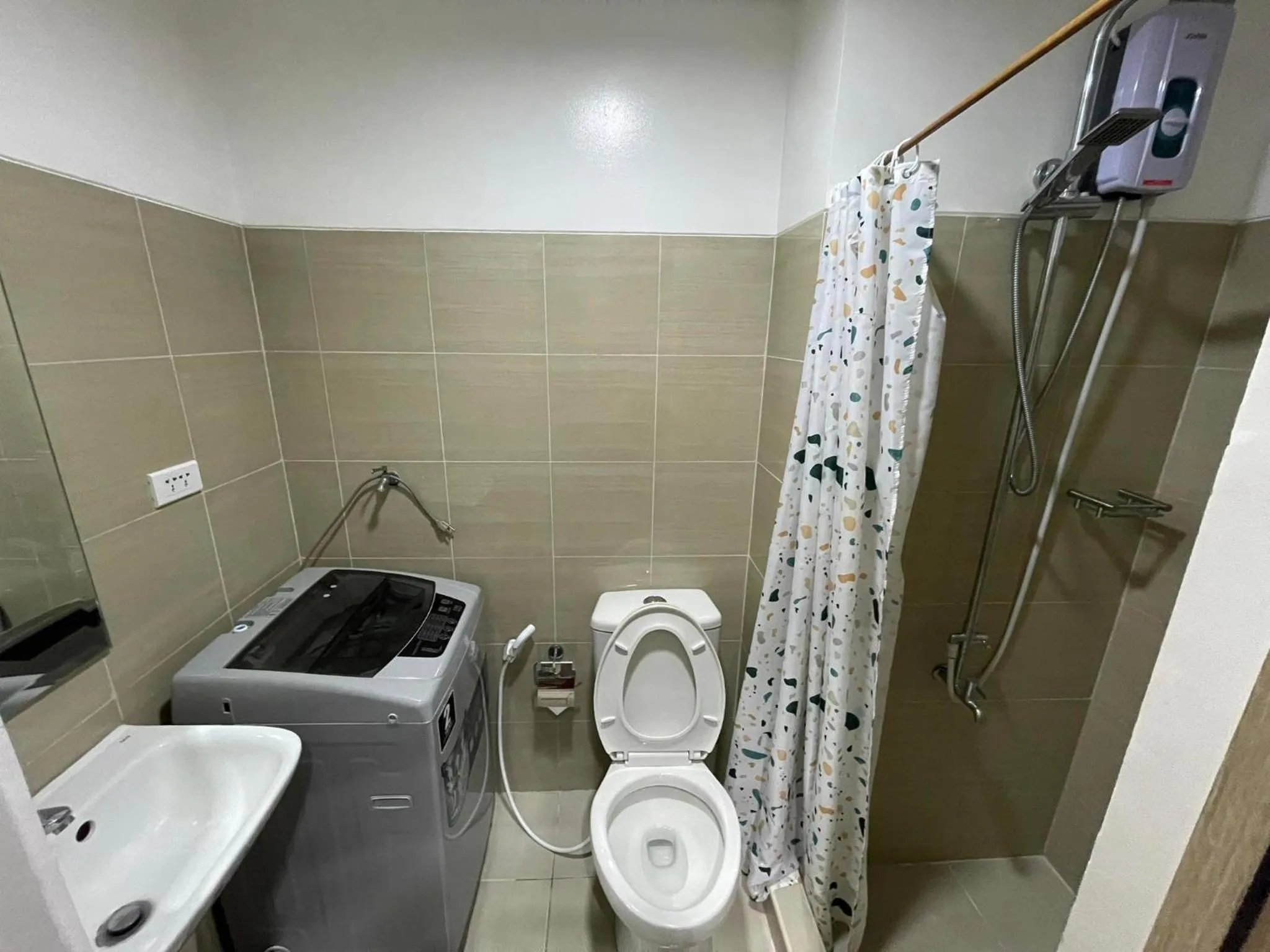 Shower in Shore Residences, Mall Of Asia Complex Stayction by PBYY