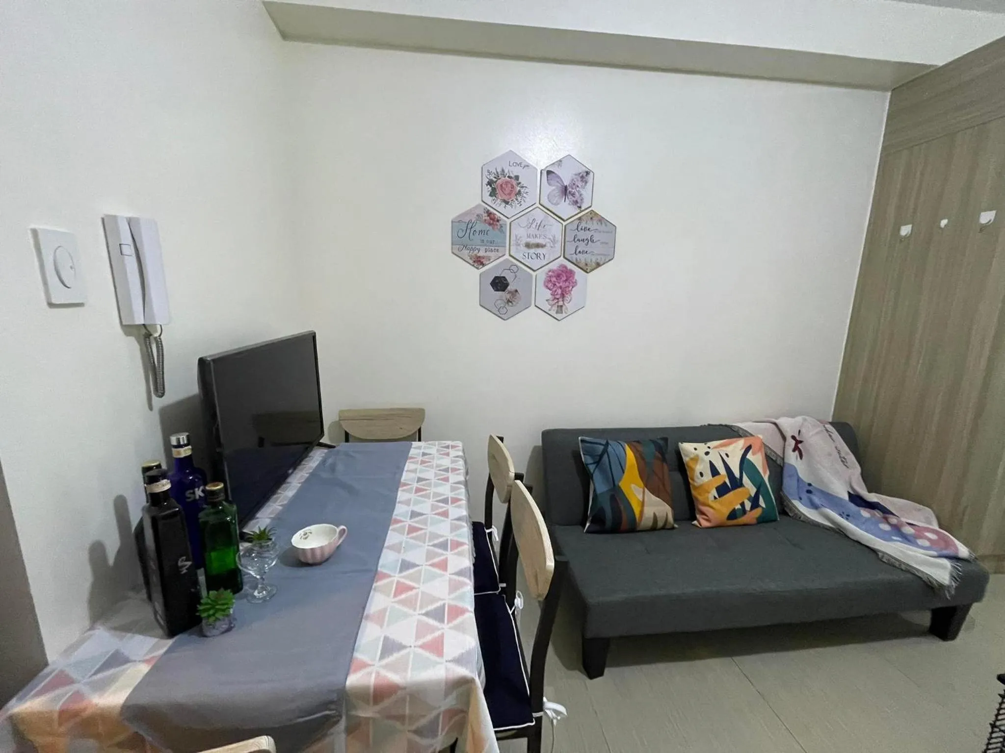 TV and multimedia in Shore Residences, Mall Of Asia Complex Stayction by PBYY