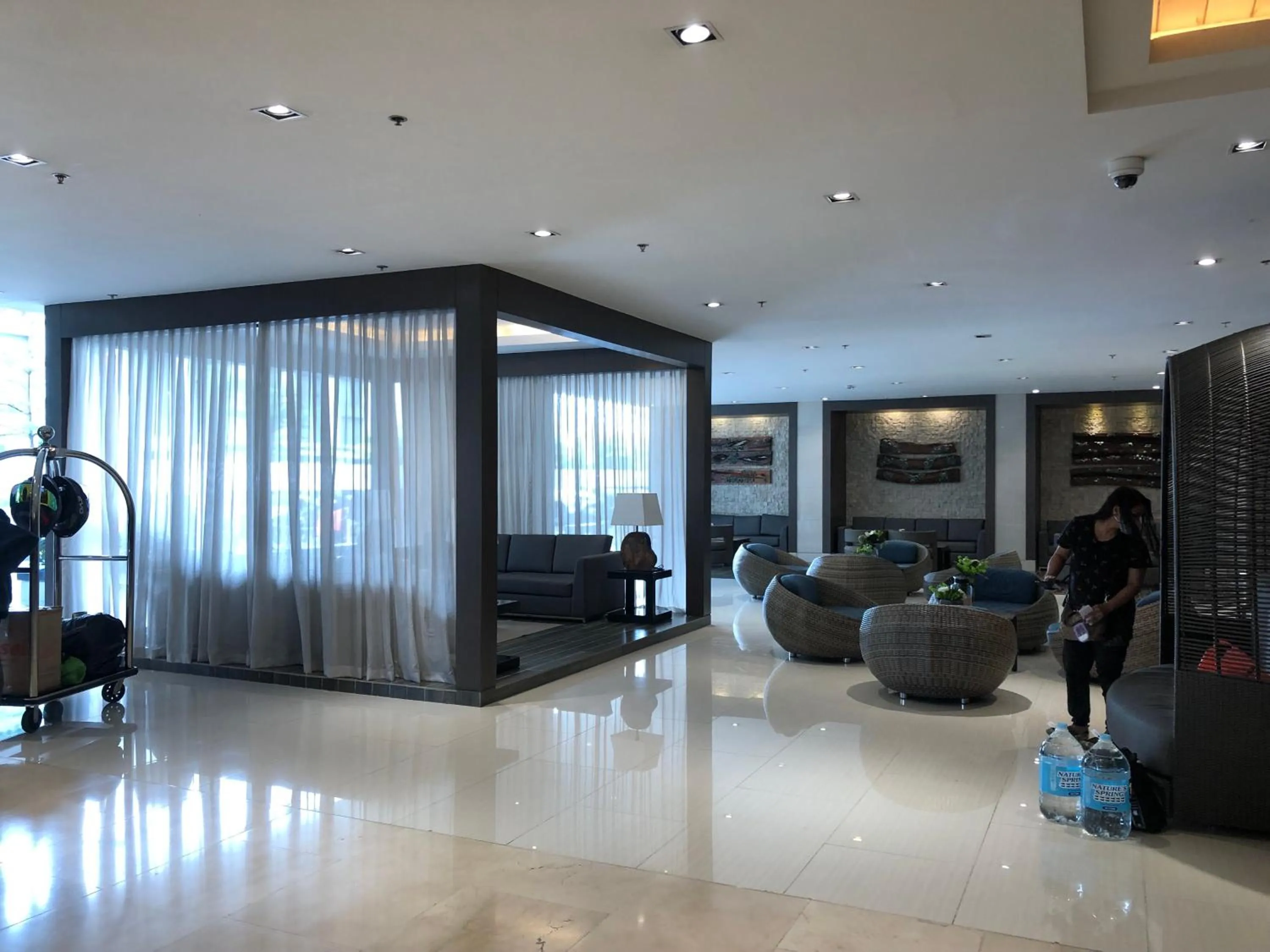 Lobby or reception in Shore Residences, Mall Of Asia Complex Stayction by PBYY