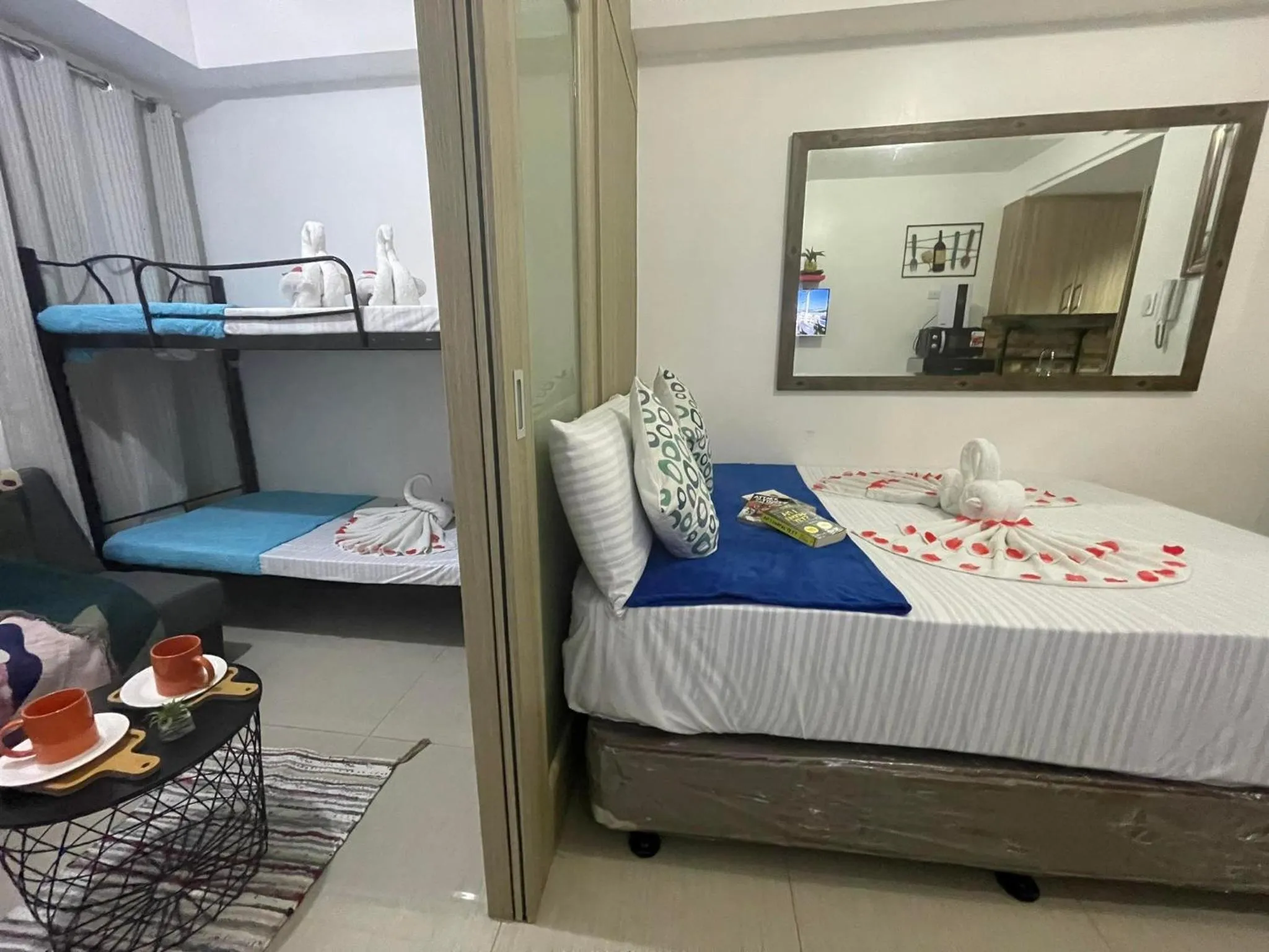 Bed in Shore Residences, Mall Of Asia Complex Stayction by PBYY