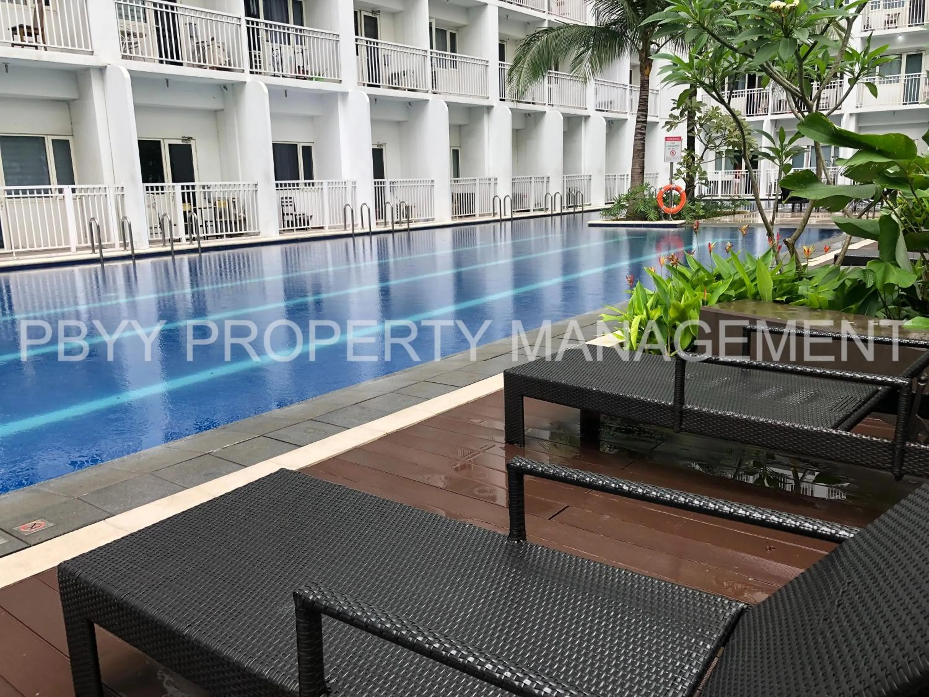 Swimming pool in Shore Residences, Mall Of Asia Complex Stayction by PBYY