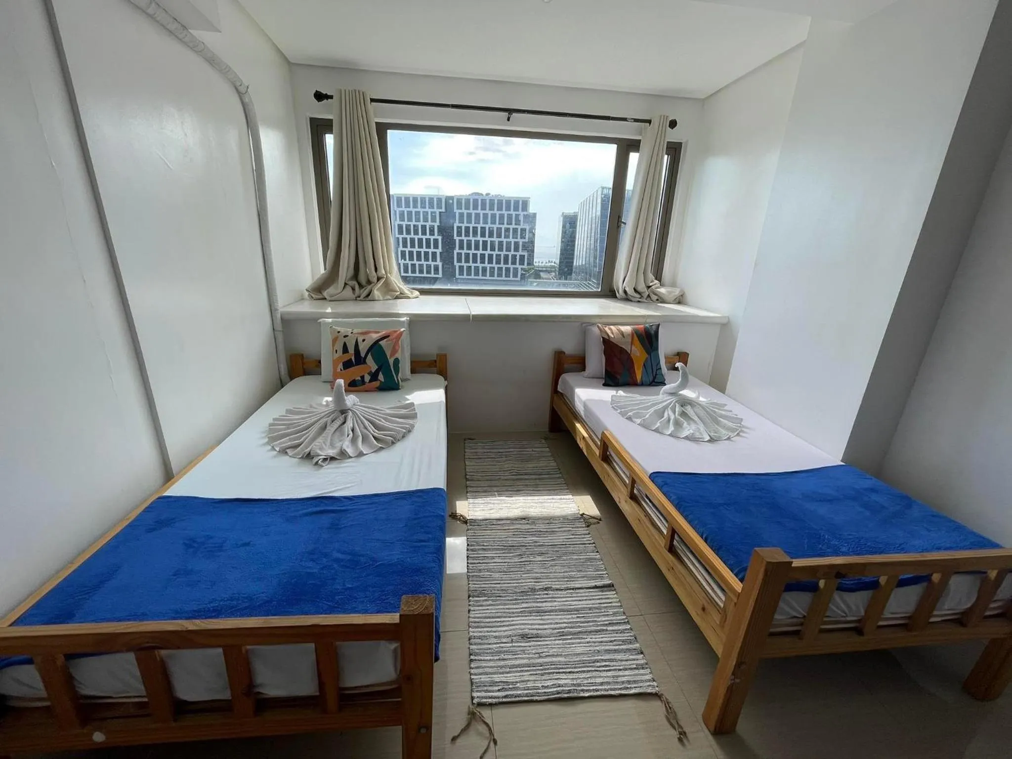 Bed in Shore Residences, Mall Of Asia Complex Stayction by PBYY