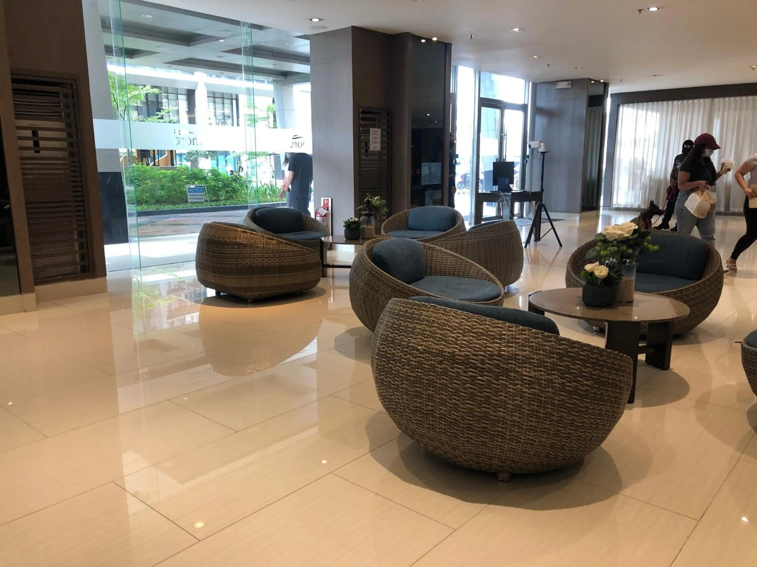 Lobby or reception in Shore Residences, Mall Of Asia Complex Stayction by PBYY