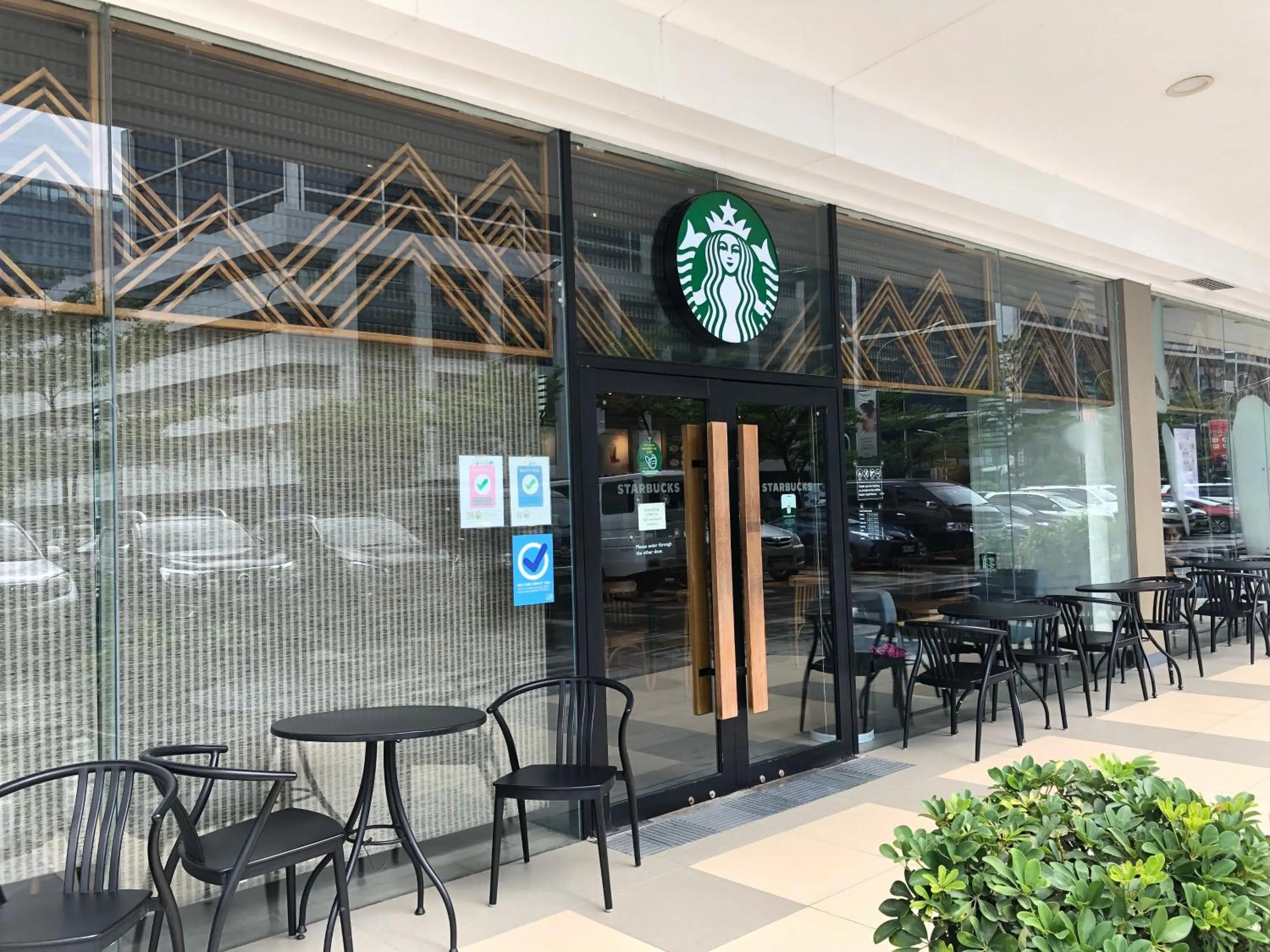 Restaurant/places to eat in Shore Residences, Mall Of Asia Complex Stayction by PBYY