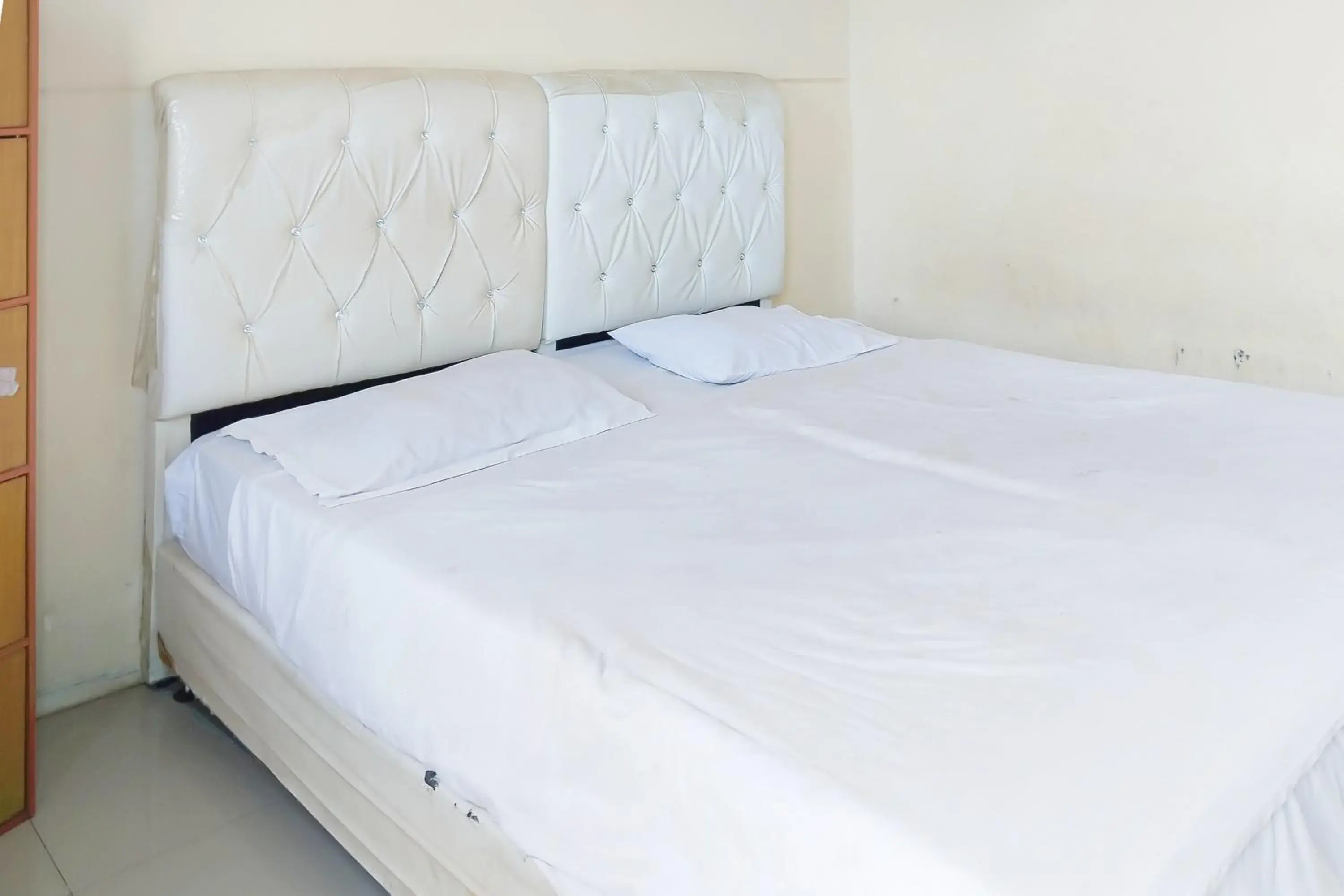 Standard Double Room in Richmond Guest House Cirebon RedPartner Standard Double Room in Richmond Guest House Cirebon RedPartner
