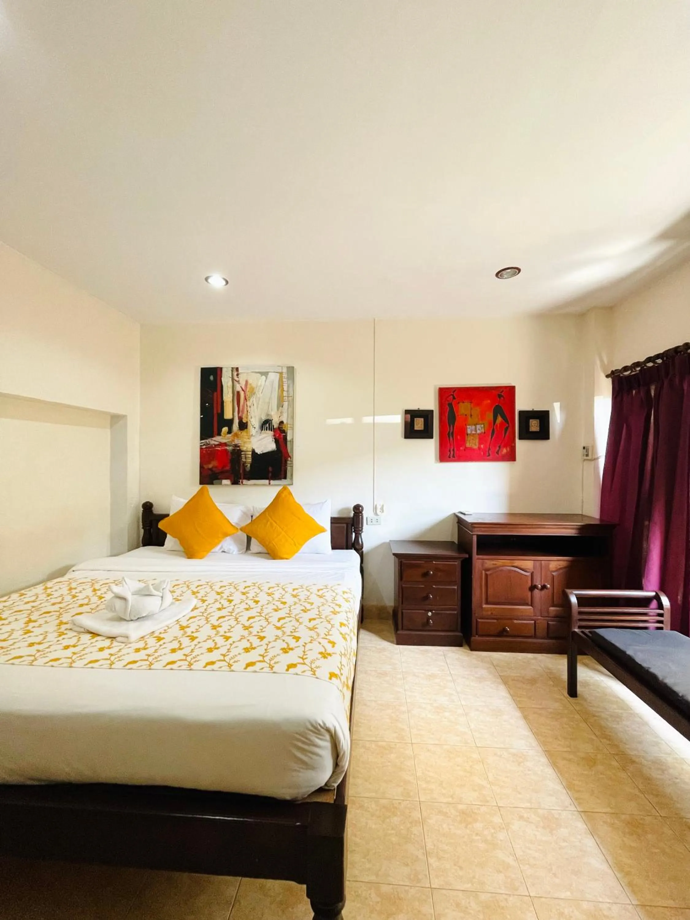 Bed in Meewaya Hotel