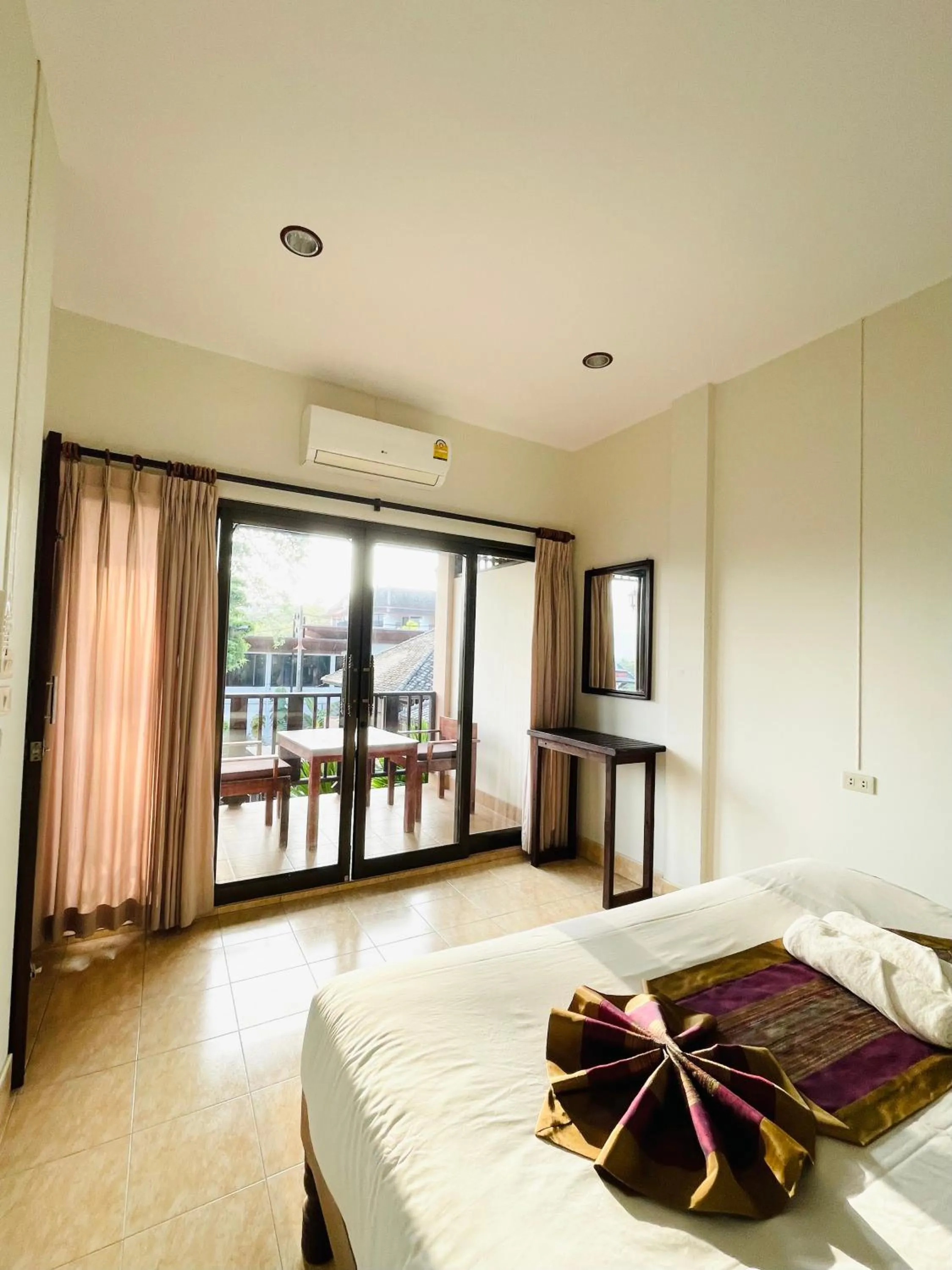 Bed in Meewaya Hotel