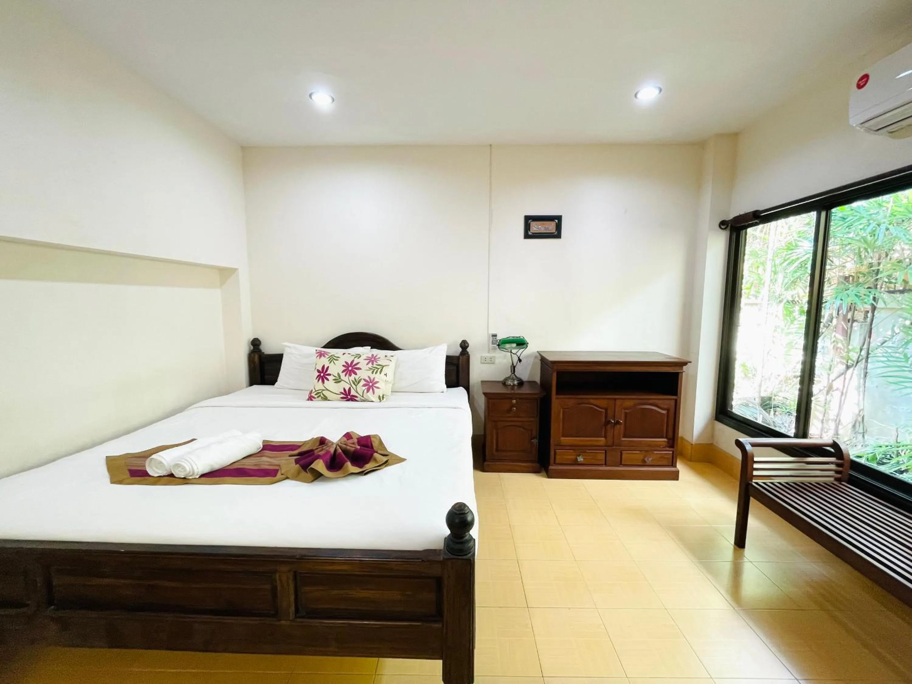 Bed in Meewaya Hotel