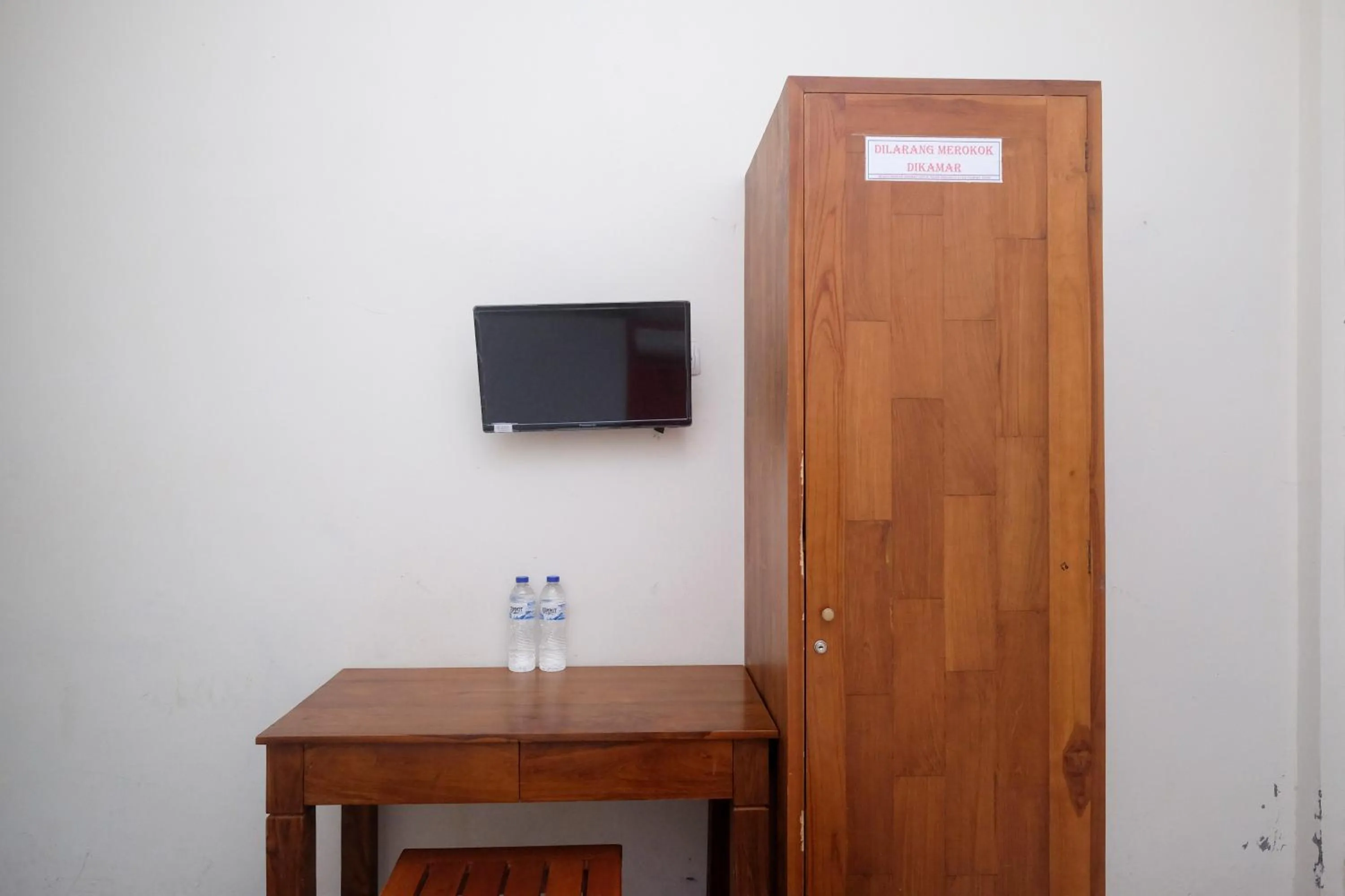 Bedroom in RedDoorz Syariah at Griya Hanum Condoongcatur