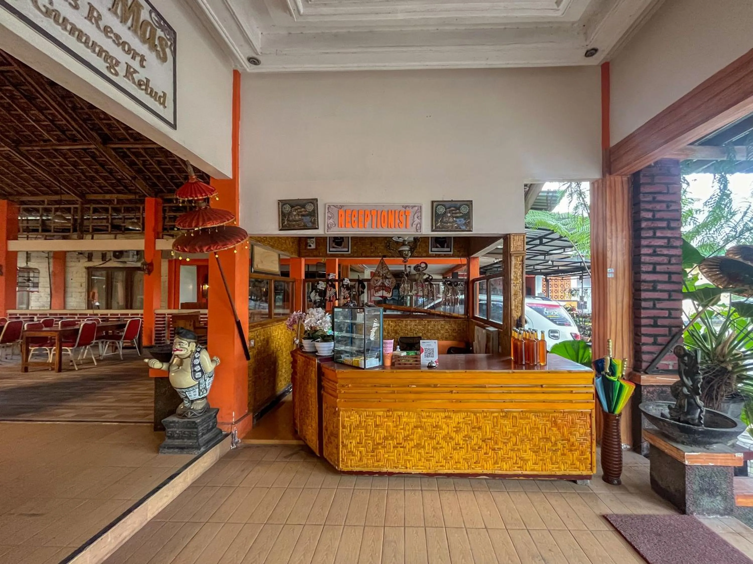 Lobby or reception in RedDoorz at Damar Mas Resort Kediri