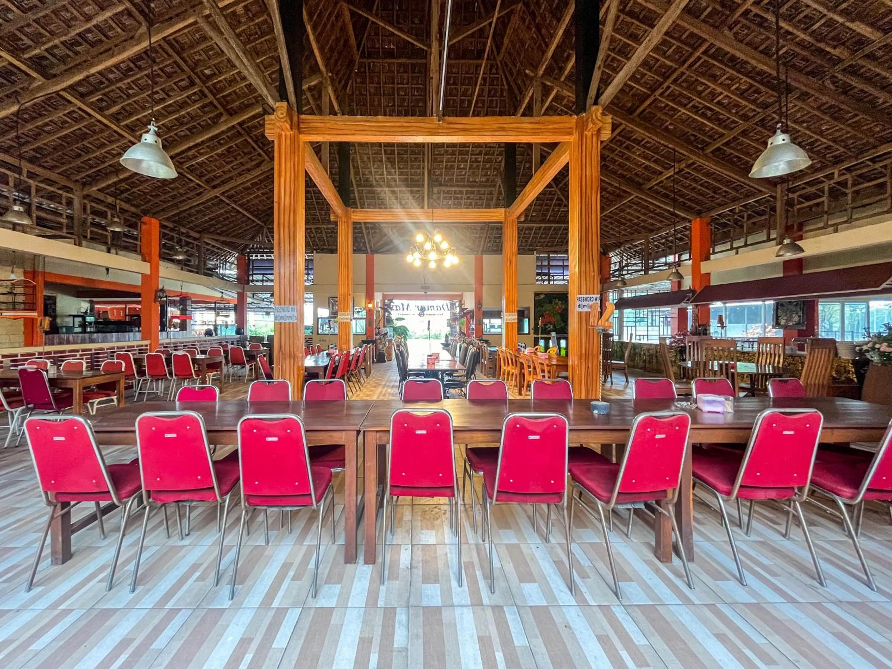 Restaurant/places to eat in RedDoorz at Damar Mas Resort Kediri