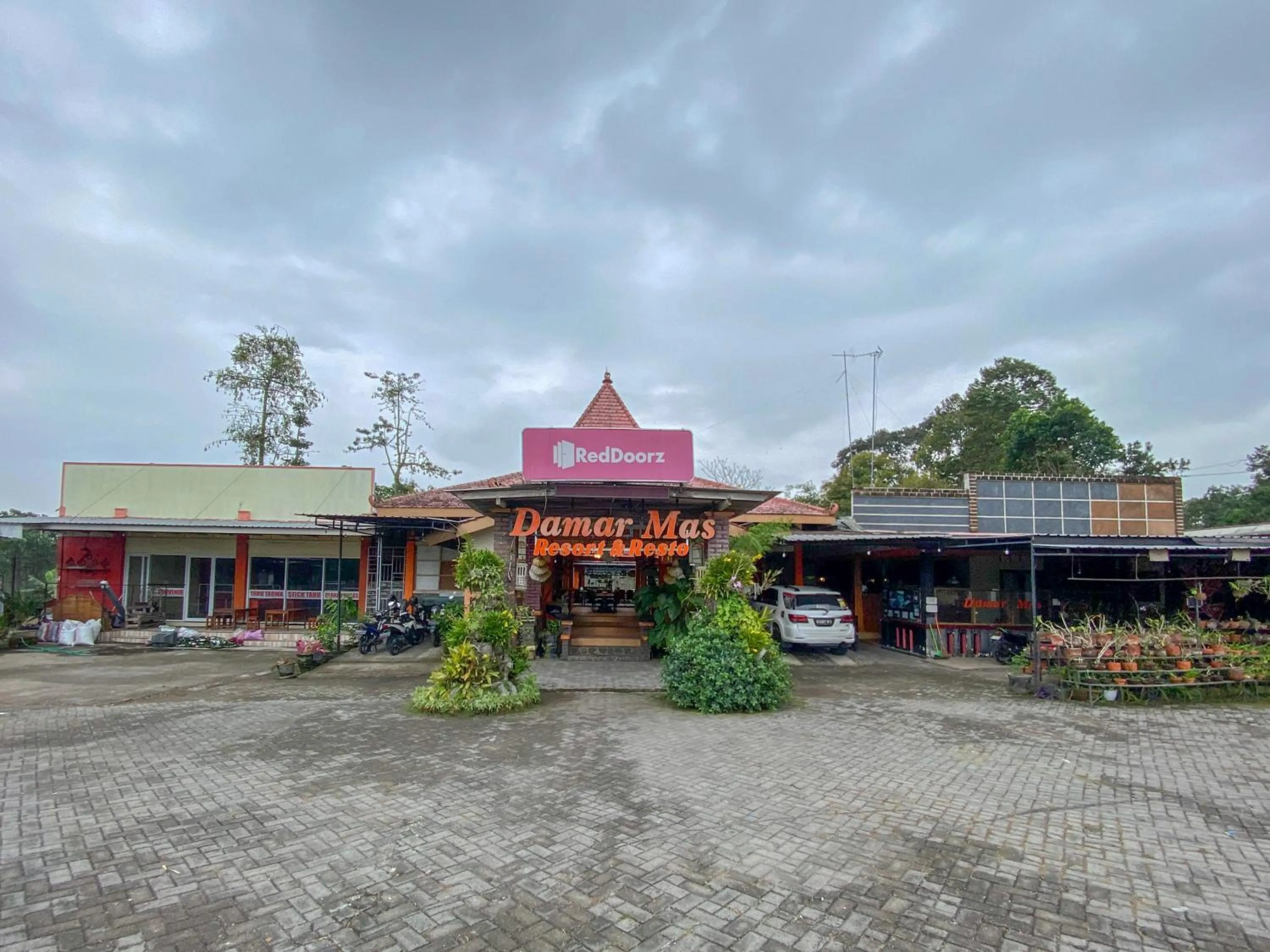 Property Building in RedDoorz at Damar Mas Resort Kediri