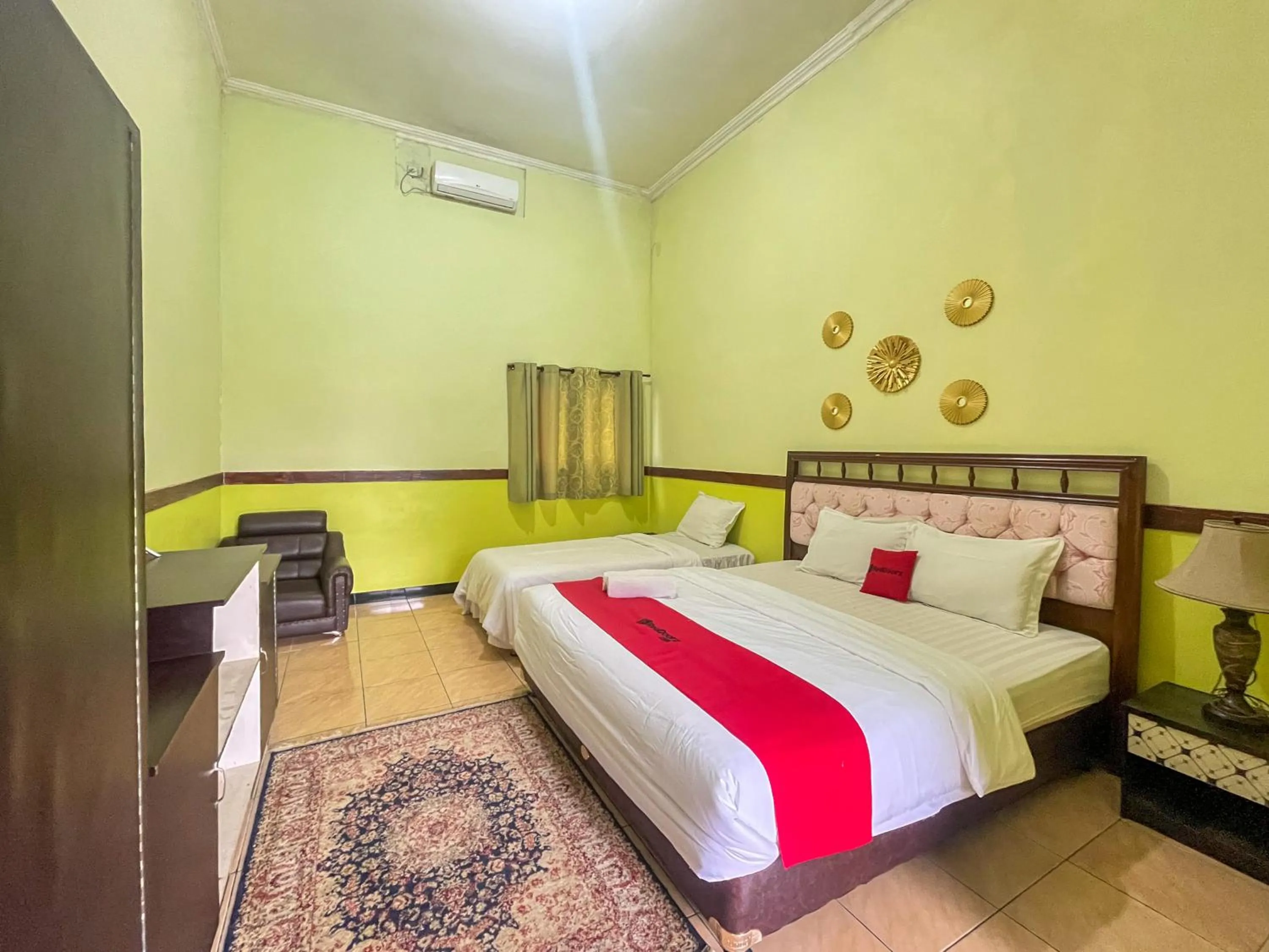 Bedroom, Bed in RedDoorz at Damar Mas Resort Kediri