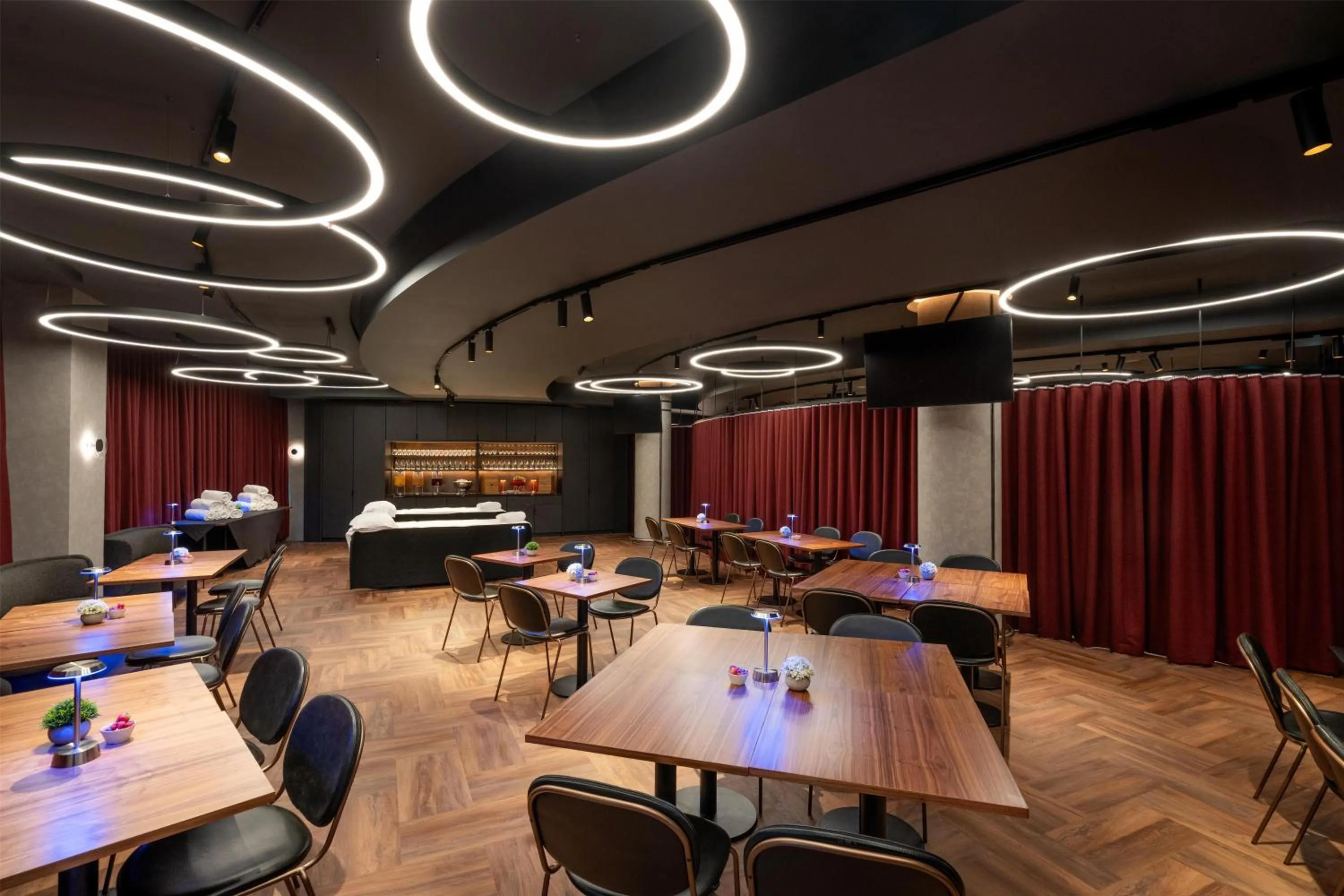 Meeting/conference room in Radisson RED London Twickenham