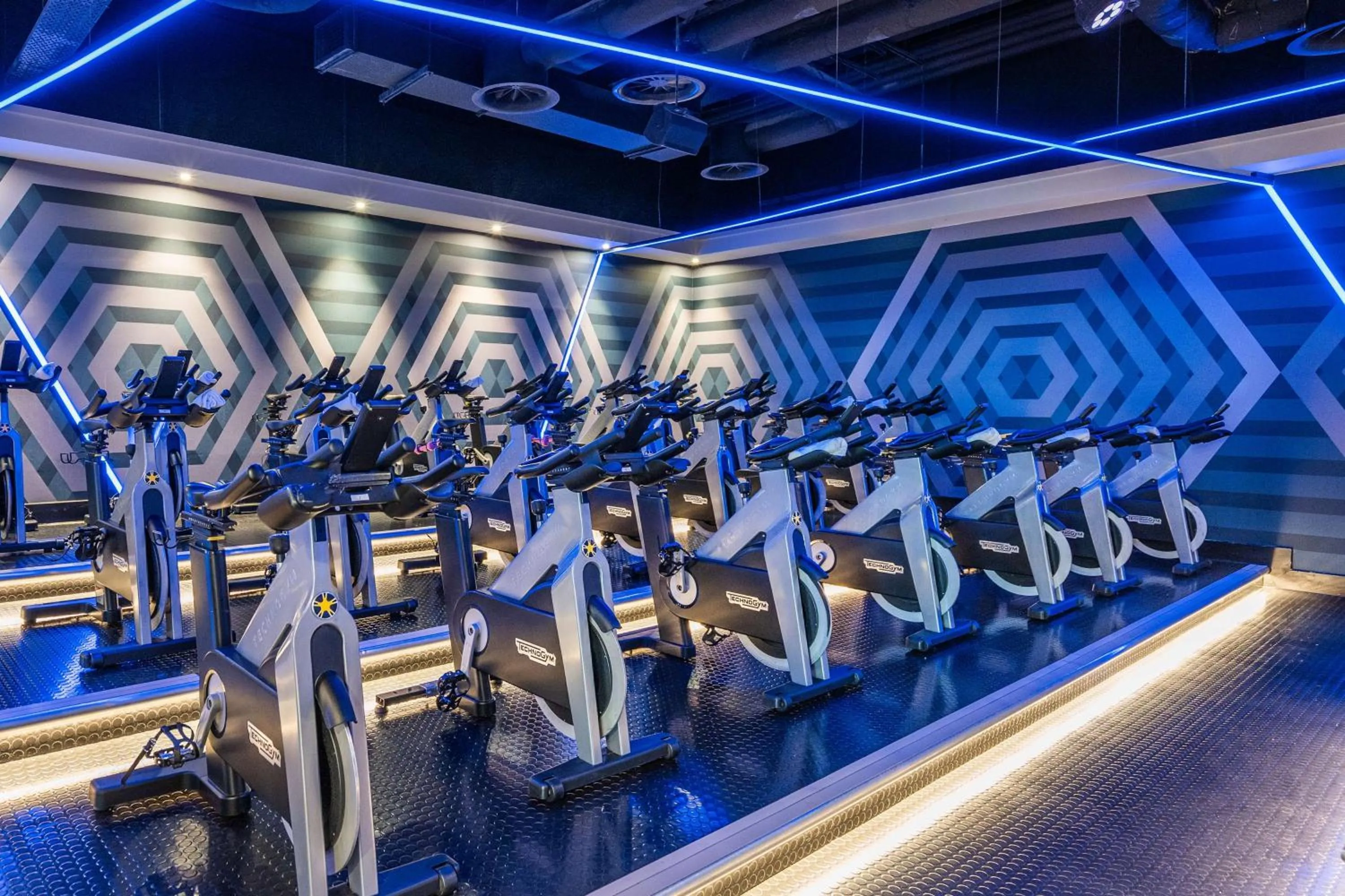 Fitness centre/facilities in Radisson RED London Twickenham