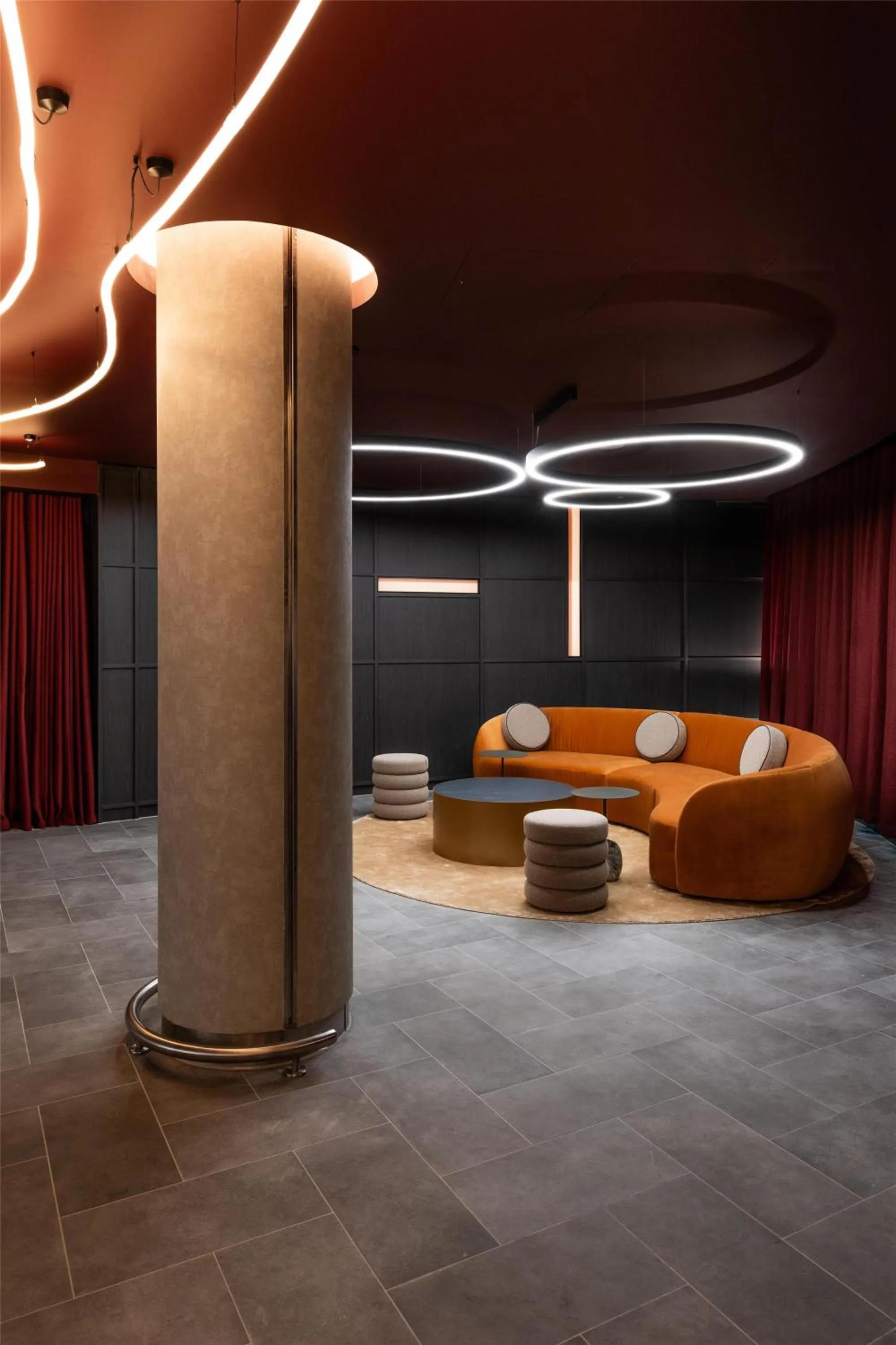 Lounge or bar in Radisson RED London Twickenham