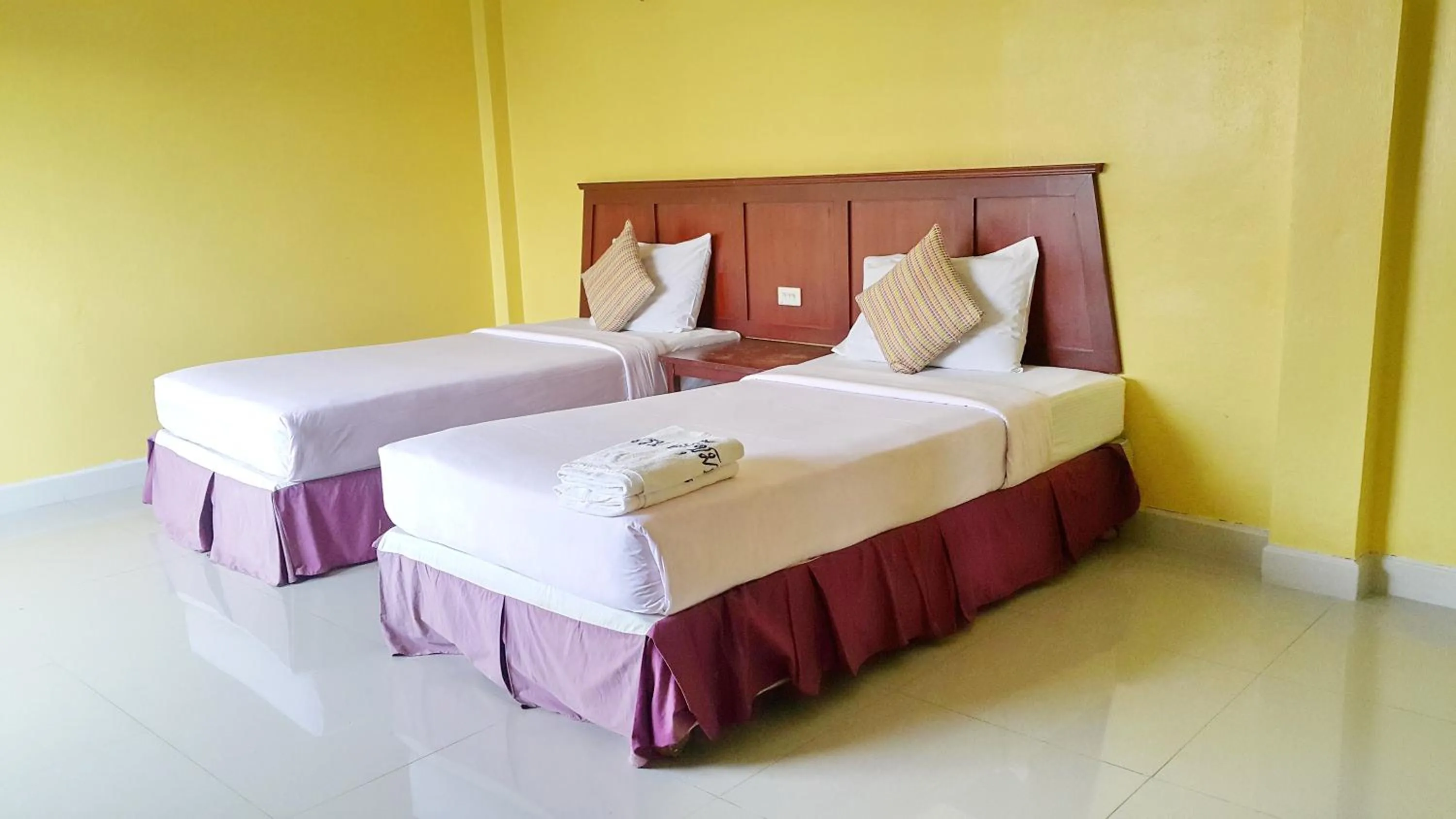 Bed in Sri Chumphon Hotel