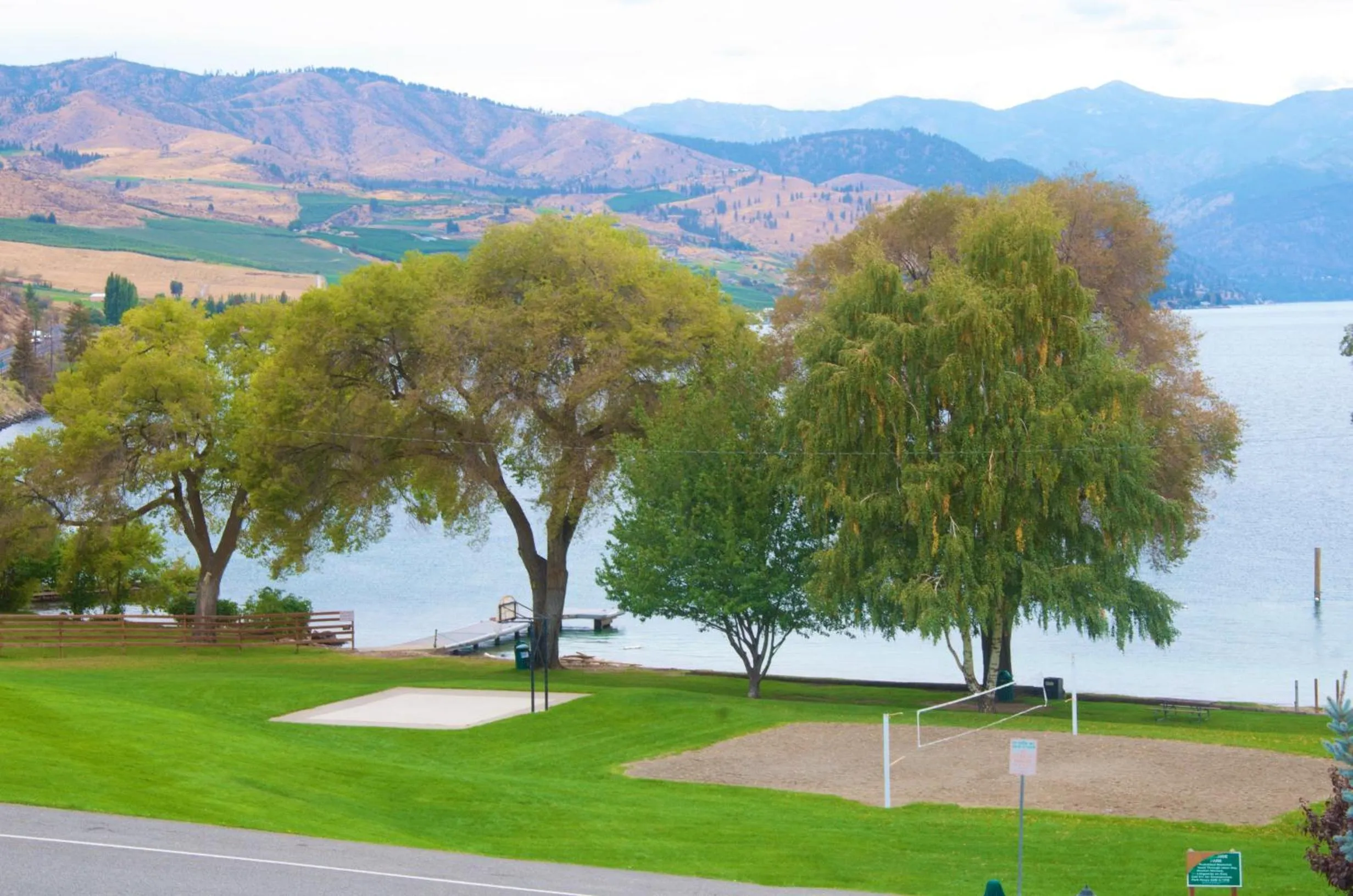 Neighbourhood in Lakeside Lodge and Suites