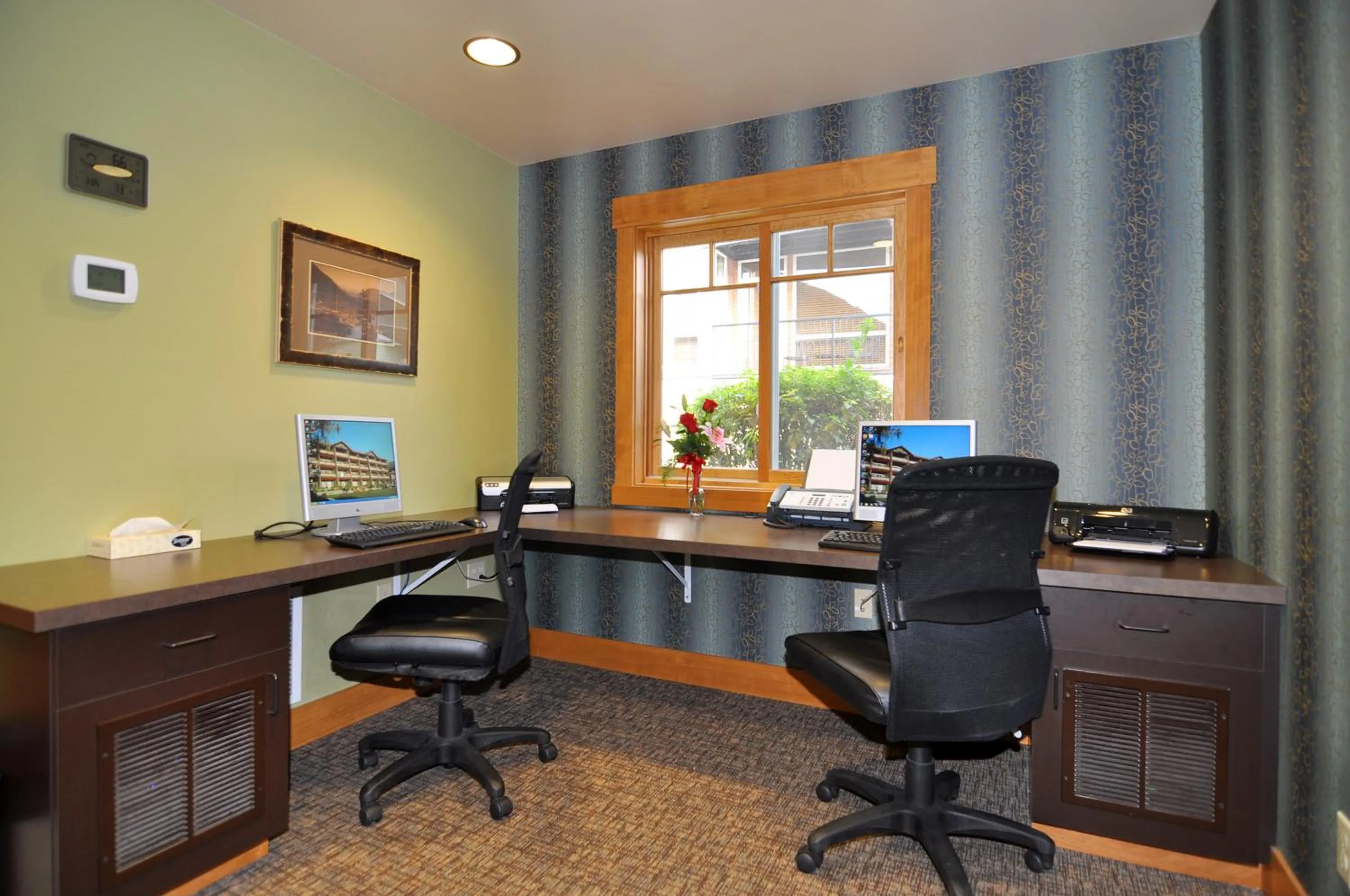 Business facilities in Lakeside Lodge and Suites