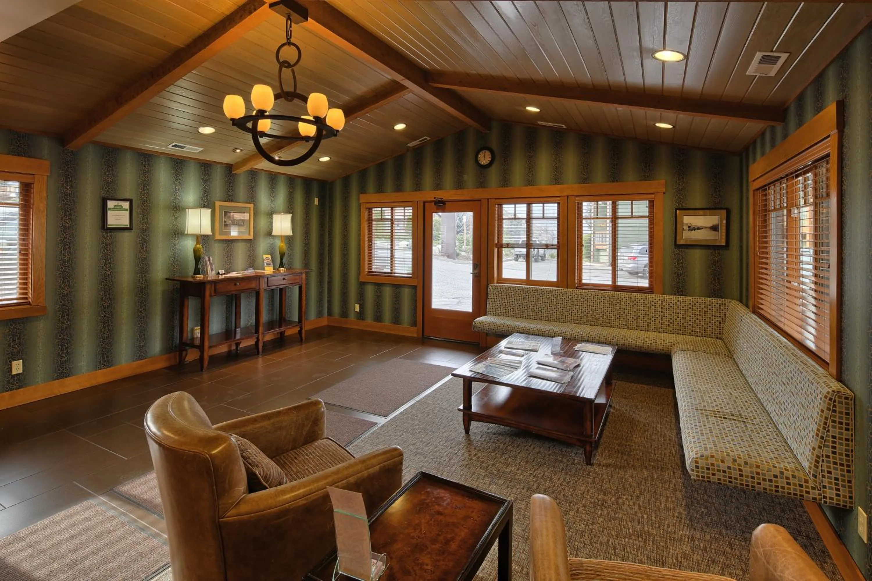 Lobby or reception in Lakeside Lodge and Suites