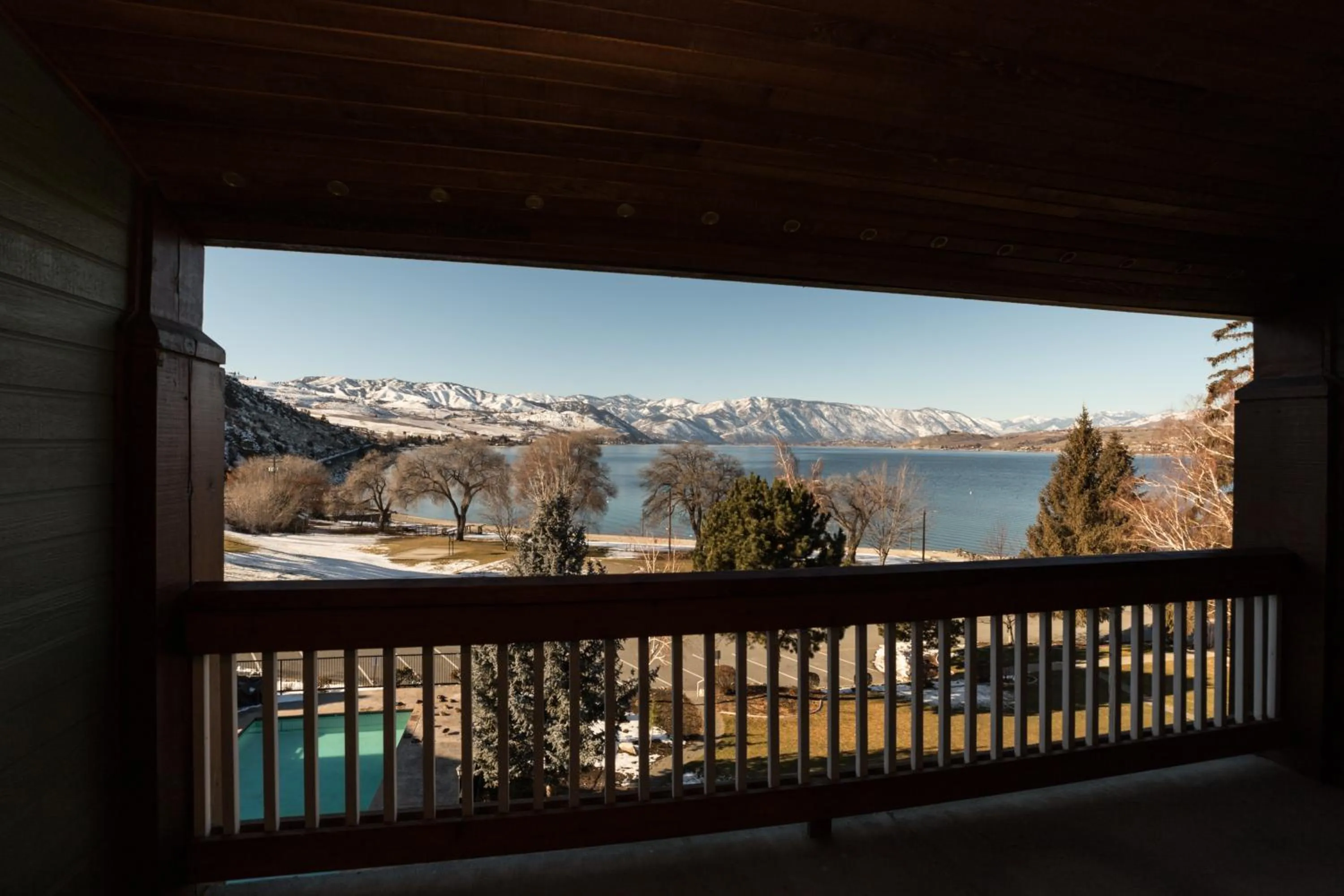 Natural landscape in Lakeside Lodge and Suites