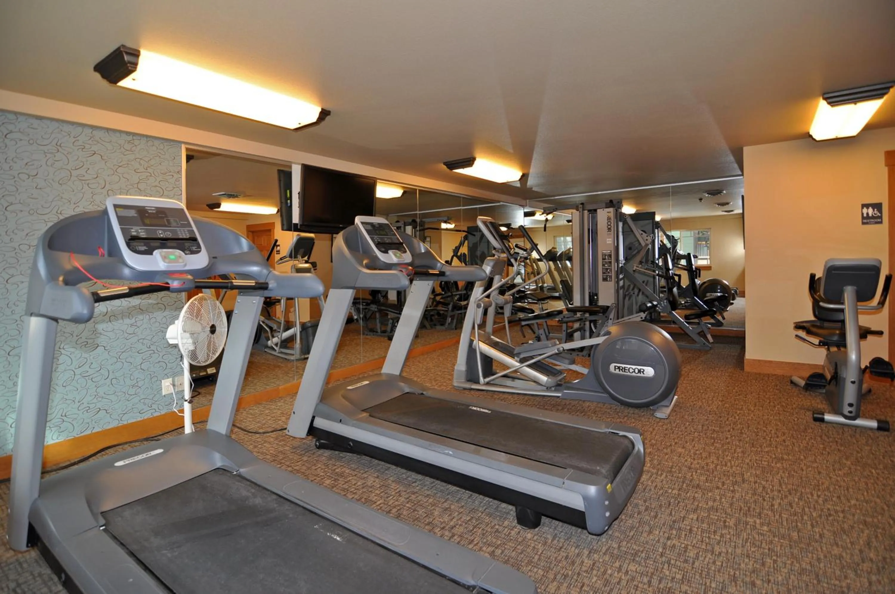 Fitness centre/facilities in Lakeside Lodge and Suites