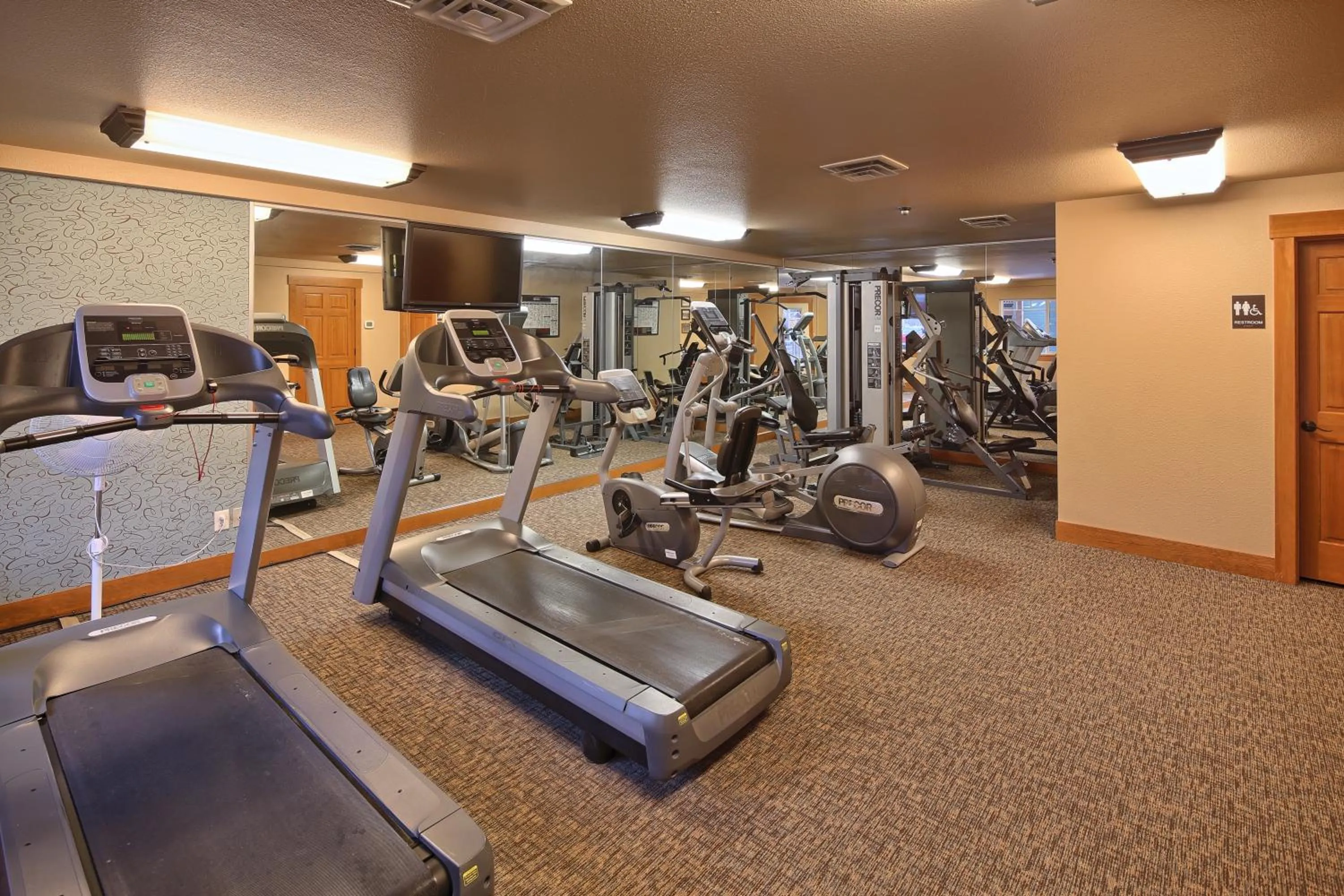 Fitness centre/facilities in Lakeside Lodge and Suites