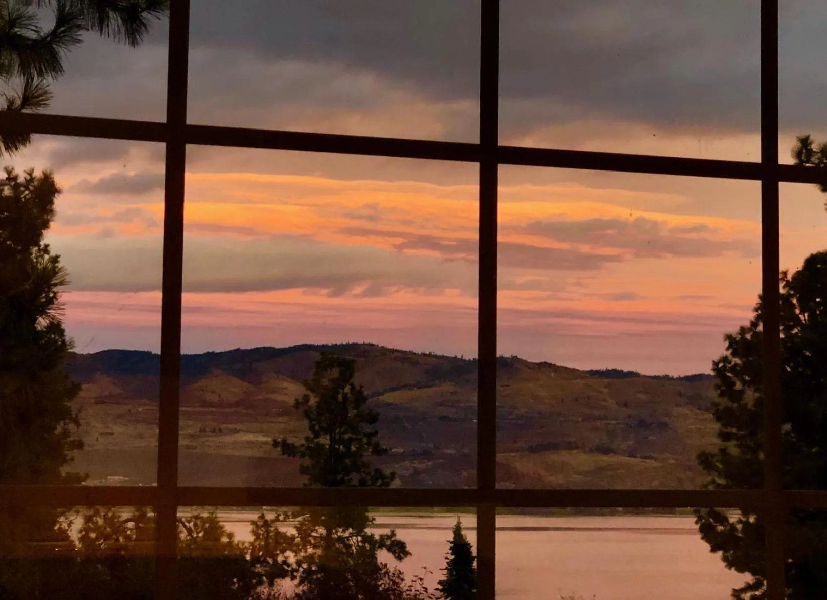 Winter in Lakeside Lodge and Suites