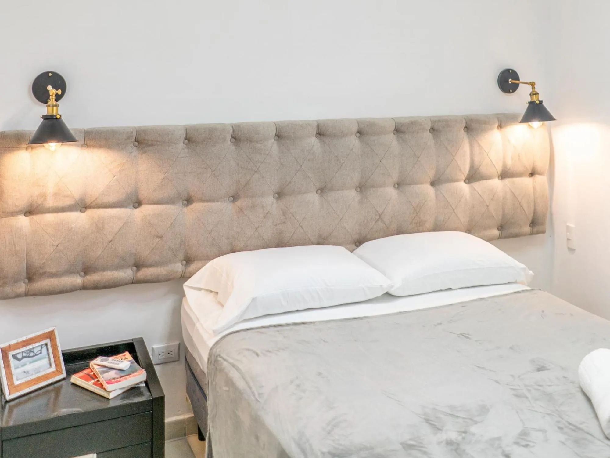 Bedroom, Bed in Plaza Royal Apartments