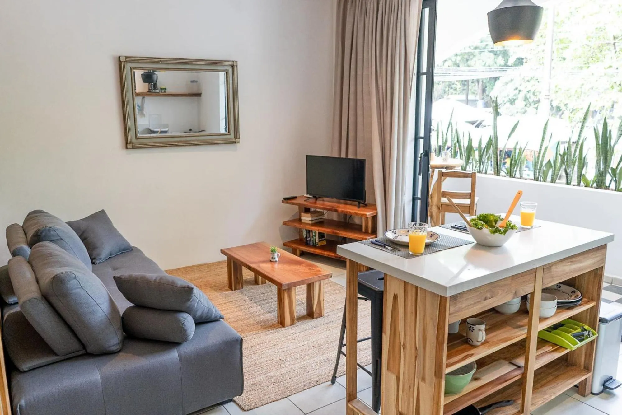 Apartment with Balcony in Plaza Royal Apartments