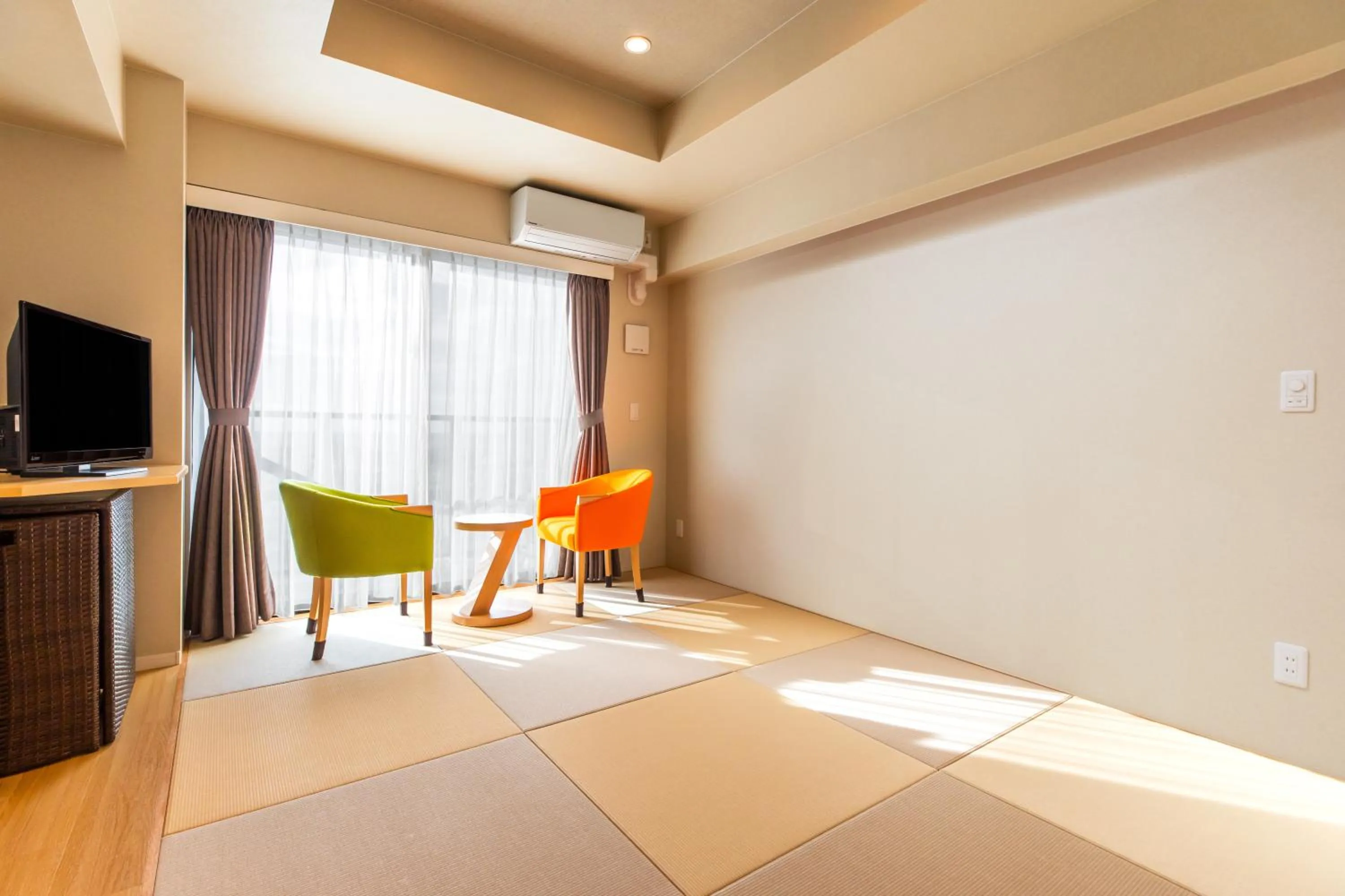 Photo of the whole room in Yenns Marina Inn Mercy