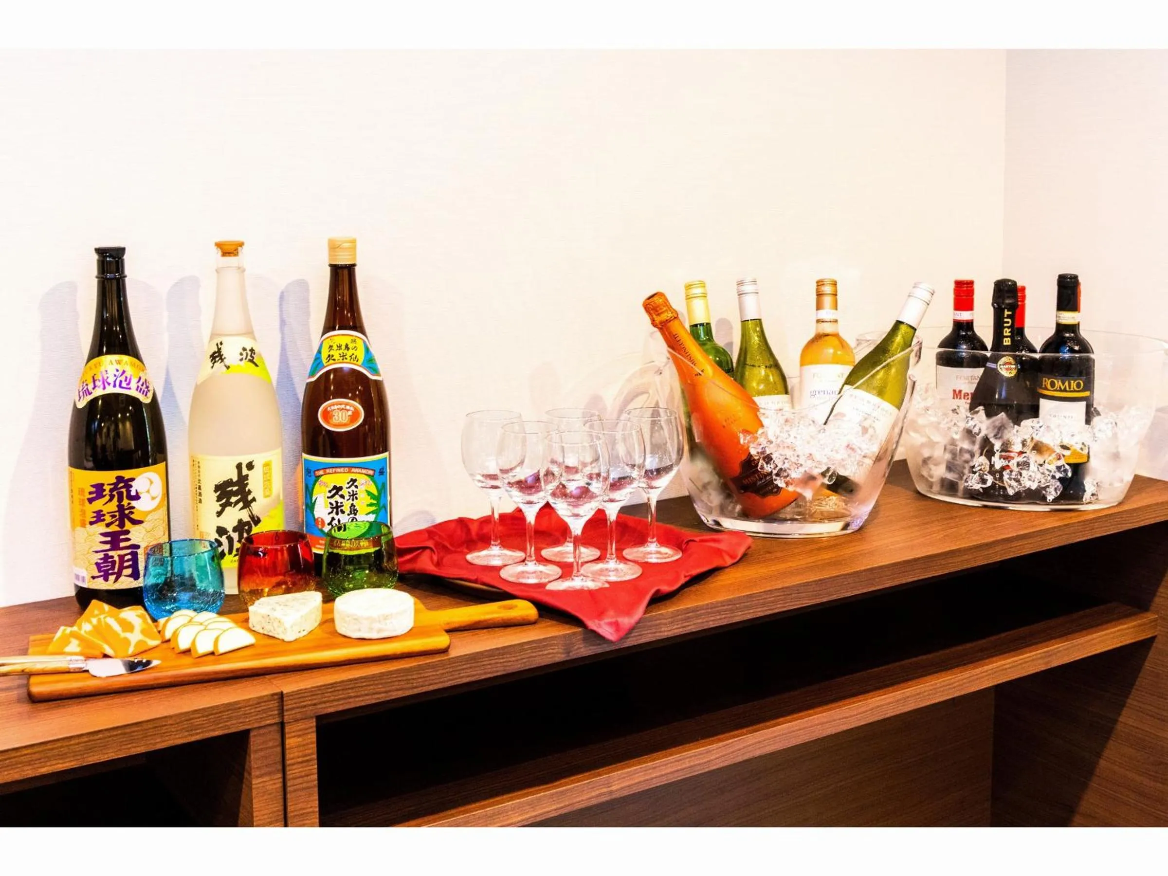 Food and drinks in Yenns Marina Inn Mercy