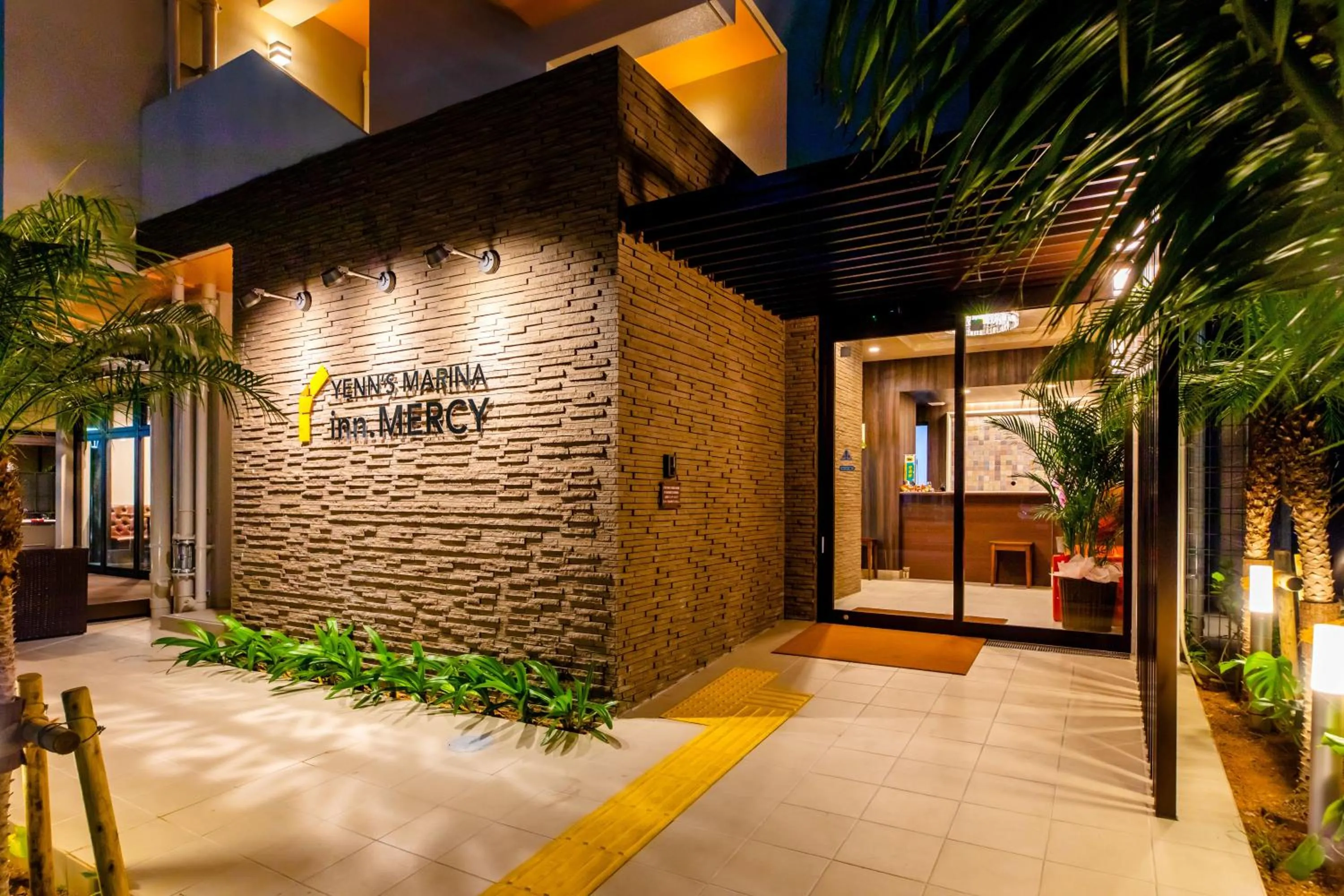 Property building in Yenns Marina Inn Mercy