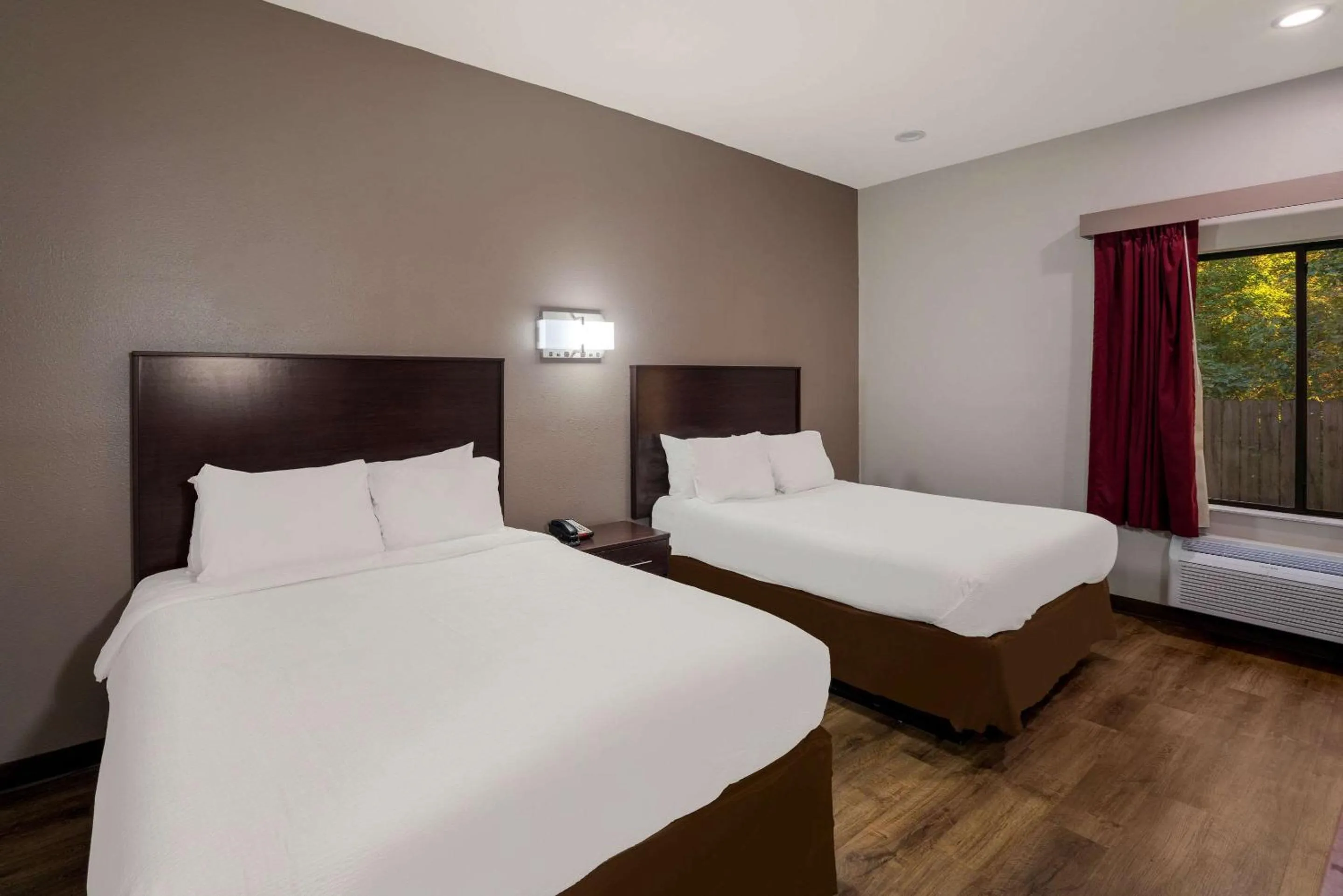 Bedroom, Bed in Rodeway Inn