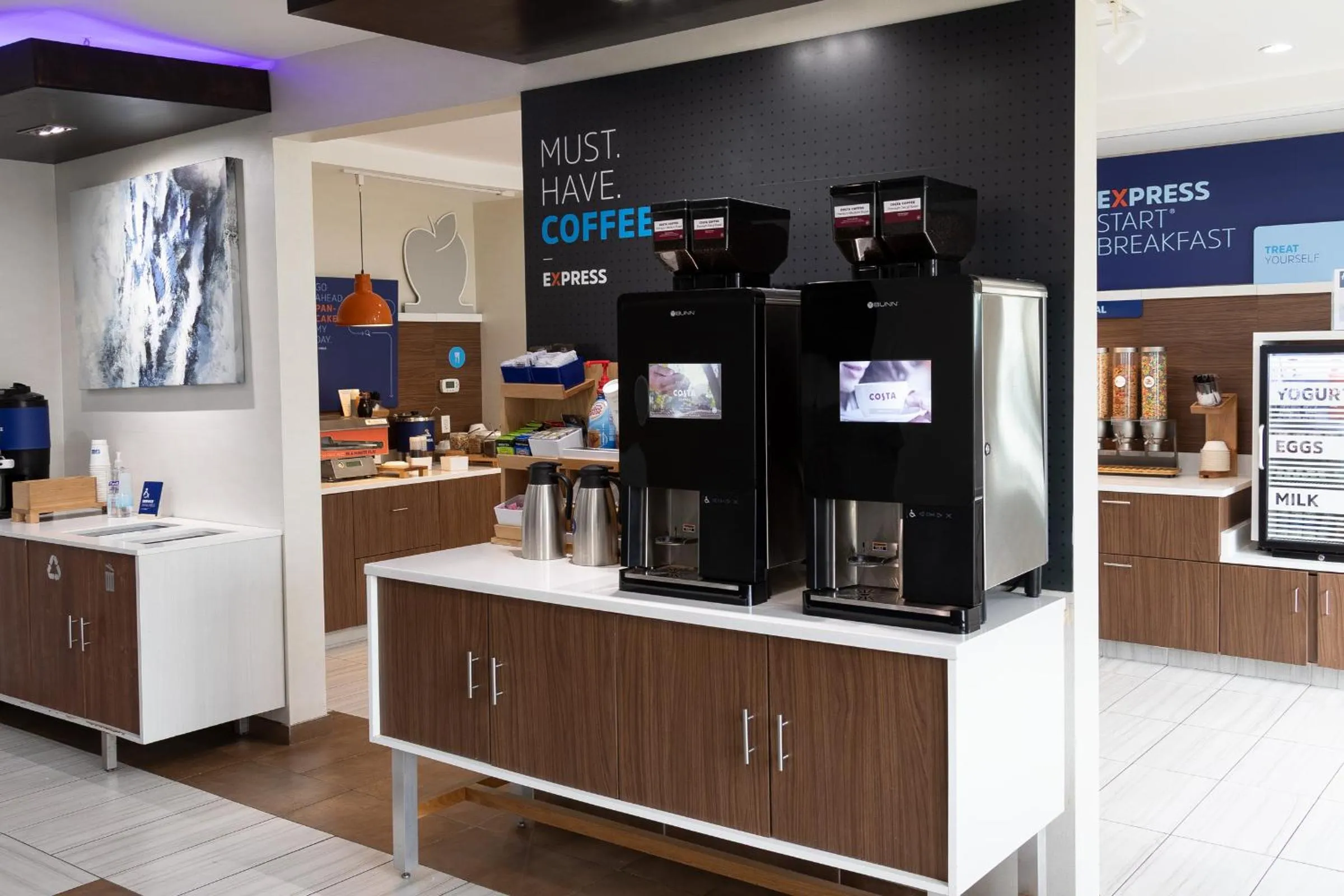 Breakfast in Holiday Inn Express & Suites Chicago West - St Charles by IHG