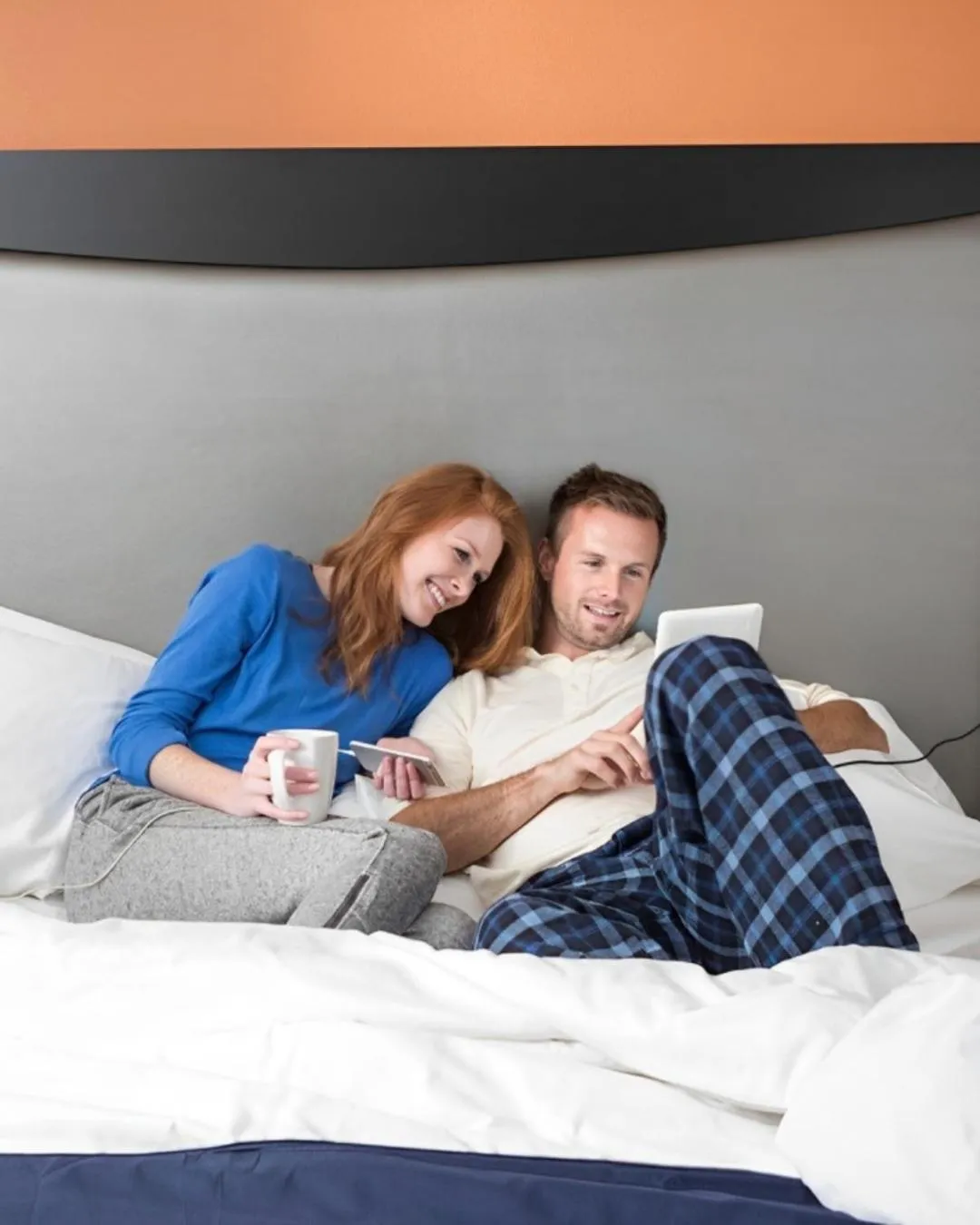 Bed in Holiday Inn Express & Suites Chicago West - St Charles by IHG