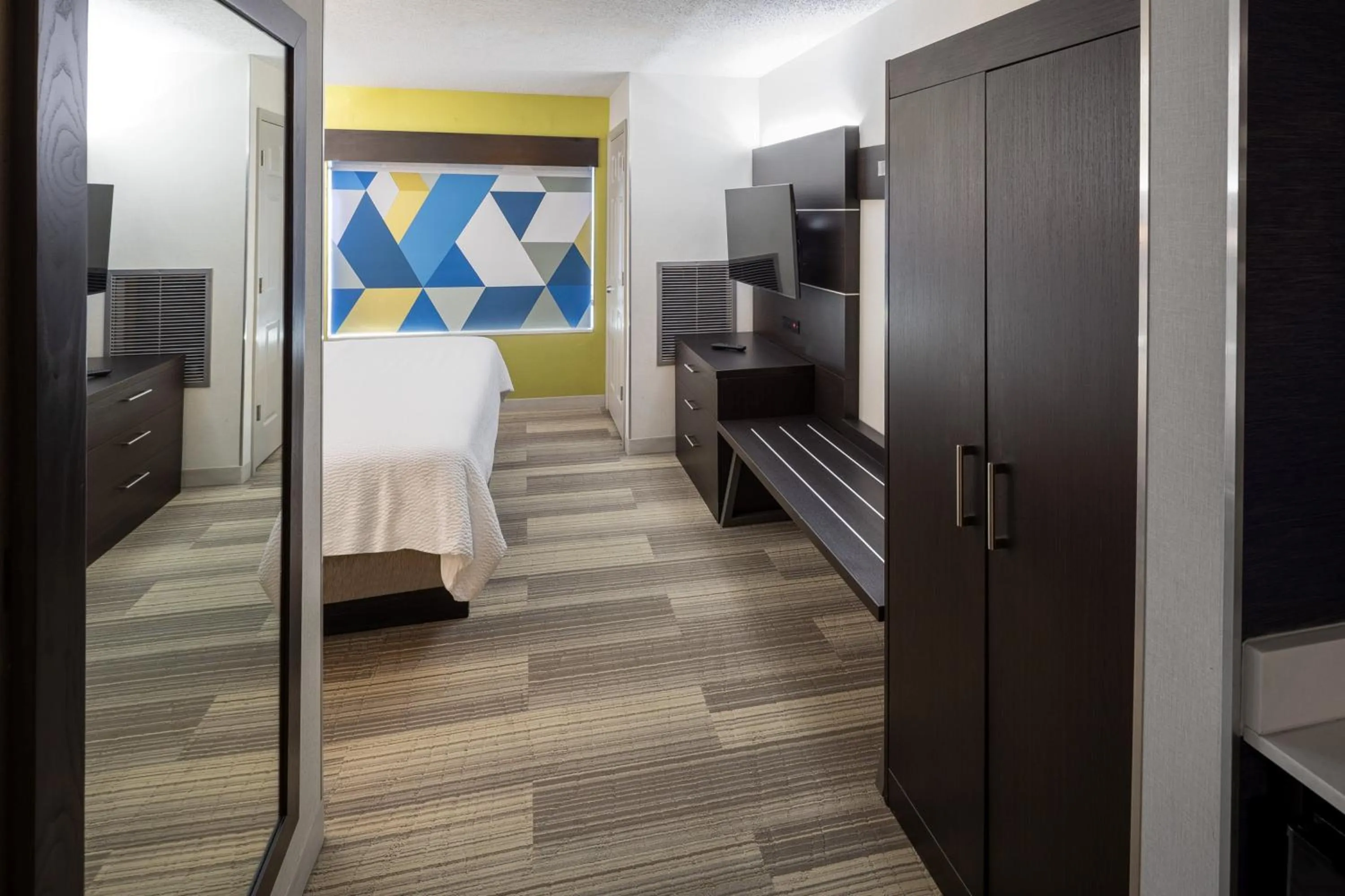 Bedroom, Bed in Holiday Inn Express & Suites Chicago West - St Charles by IHG