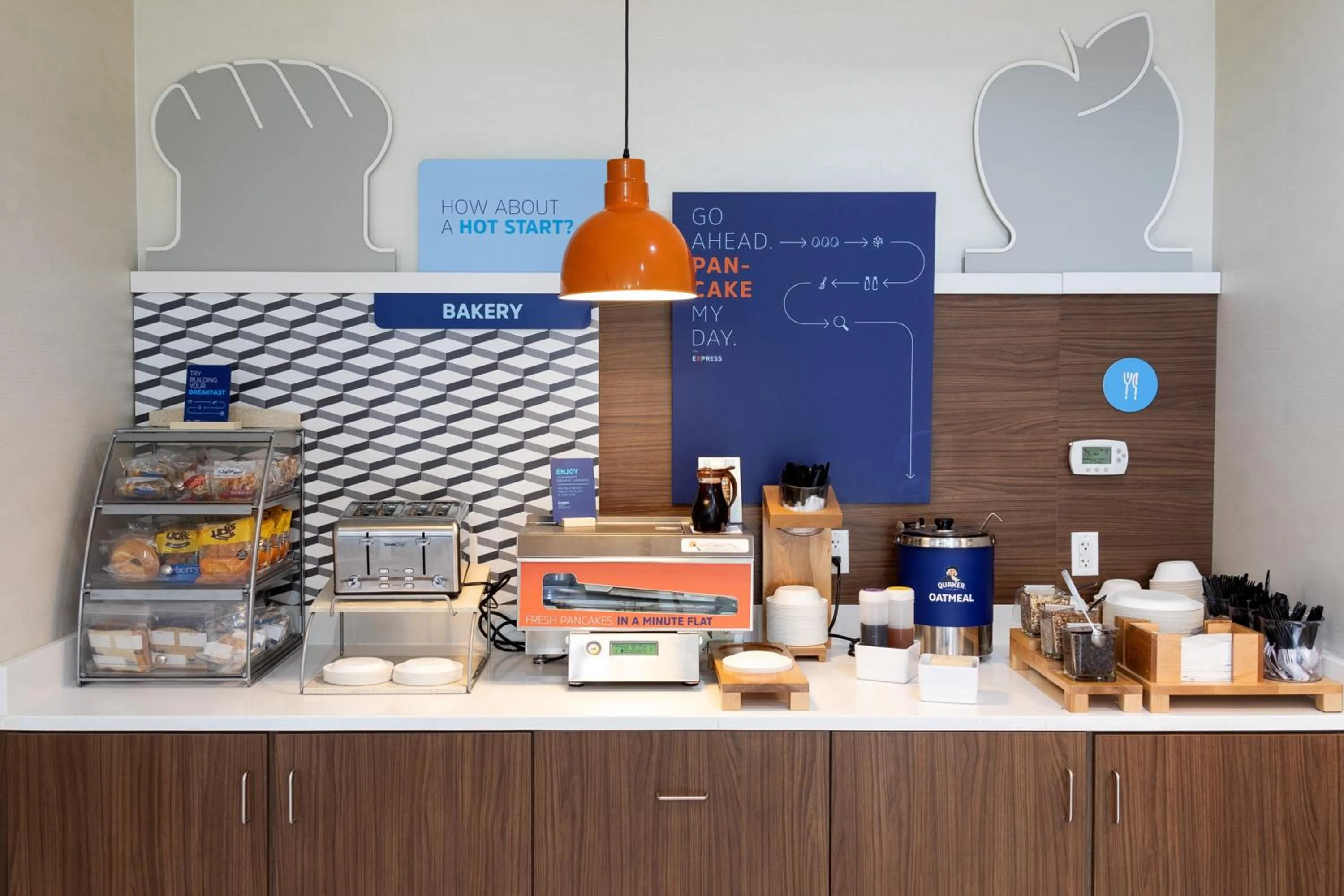 Restaurant/places to eat in Holiday Inn Express & Suites Chicago West - St Charles by IHG