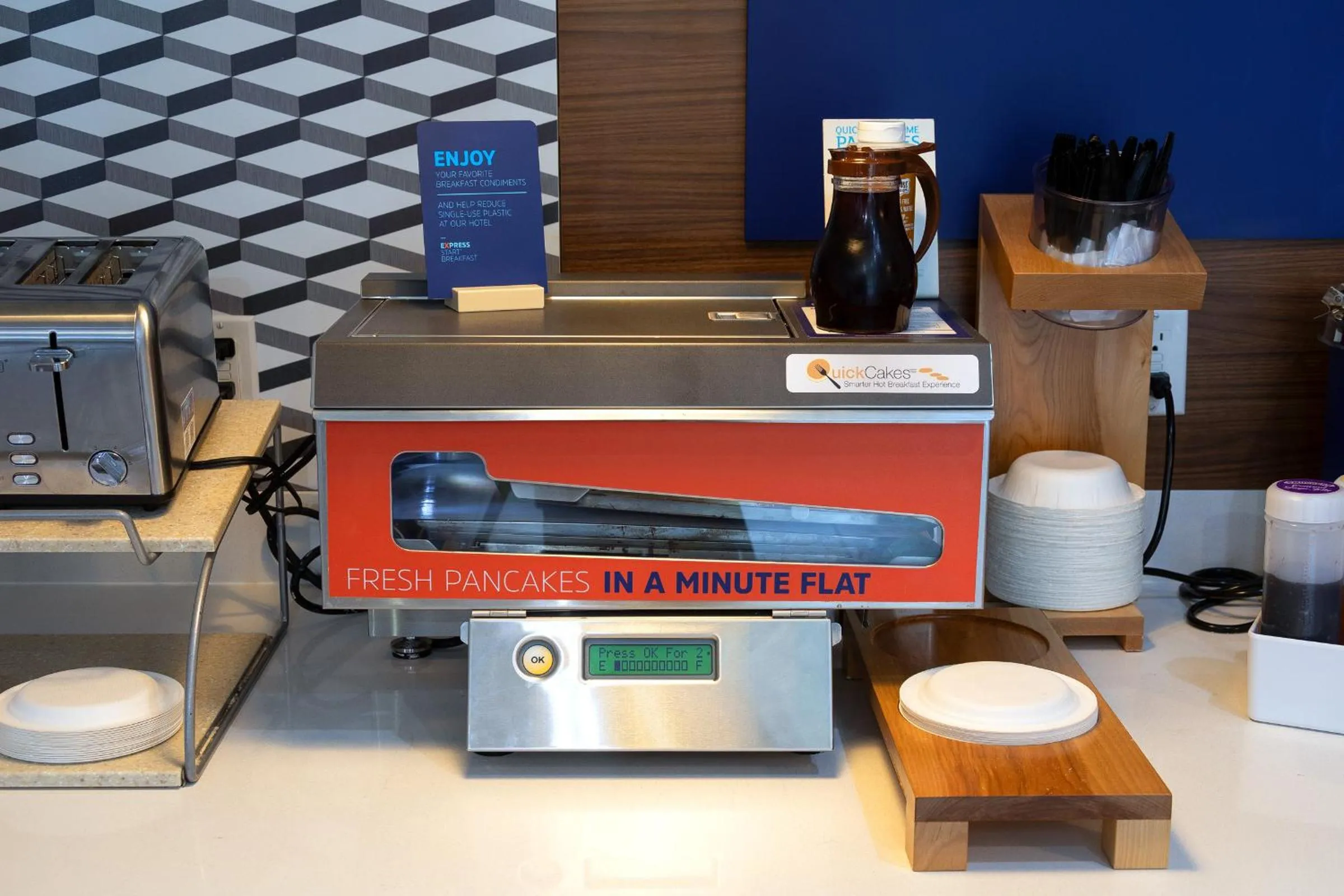 Breakfast in Holiday Inn Express & Suites Chicago West - St Charles by IHG