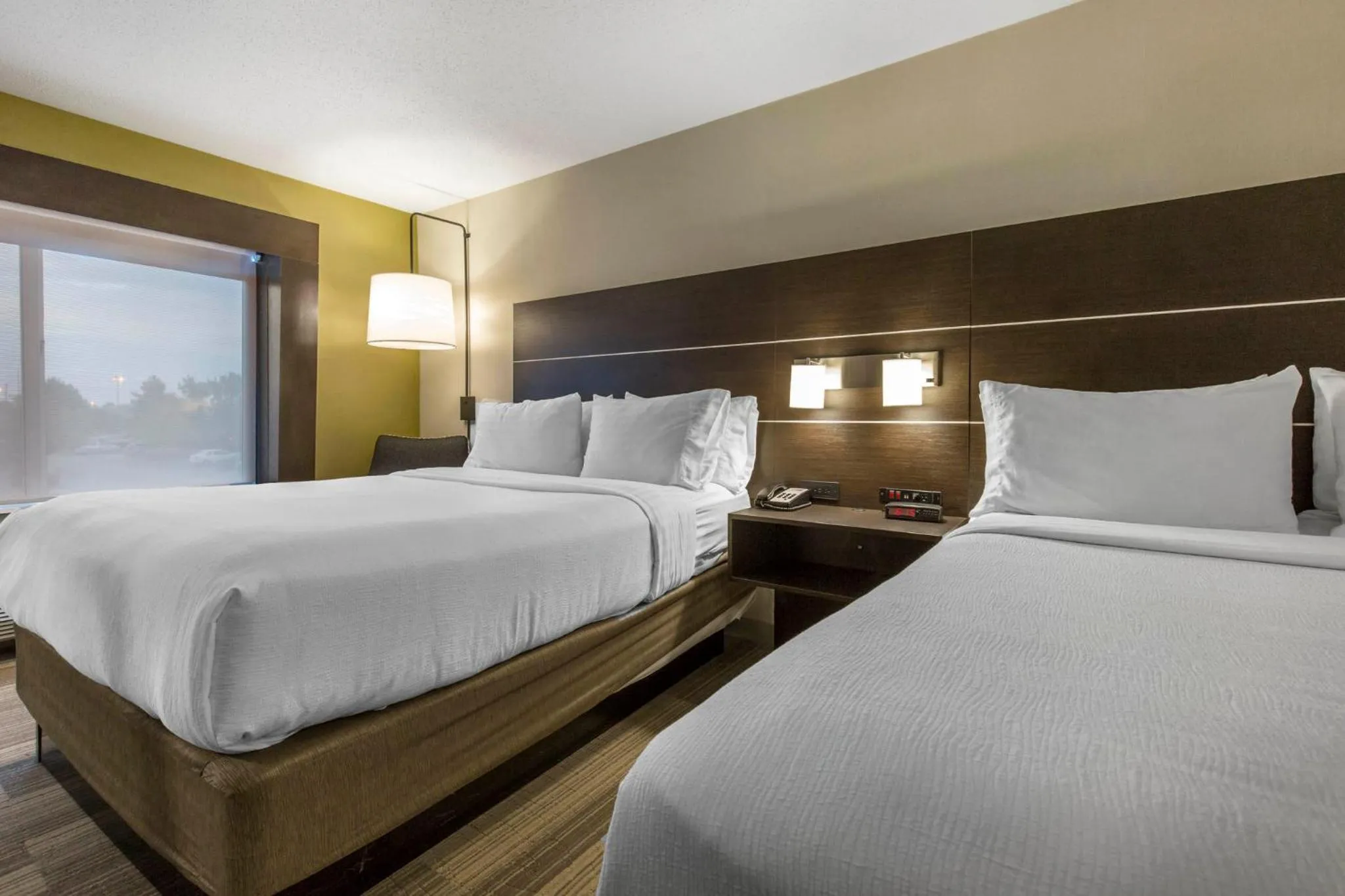 Photo of the whole room, Bed in Holiday Inn Express & Suites Chicago West - St Charles by IHG
